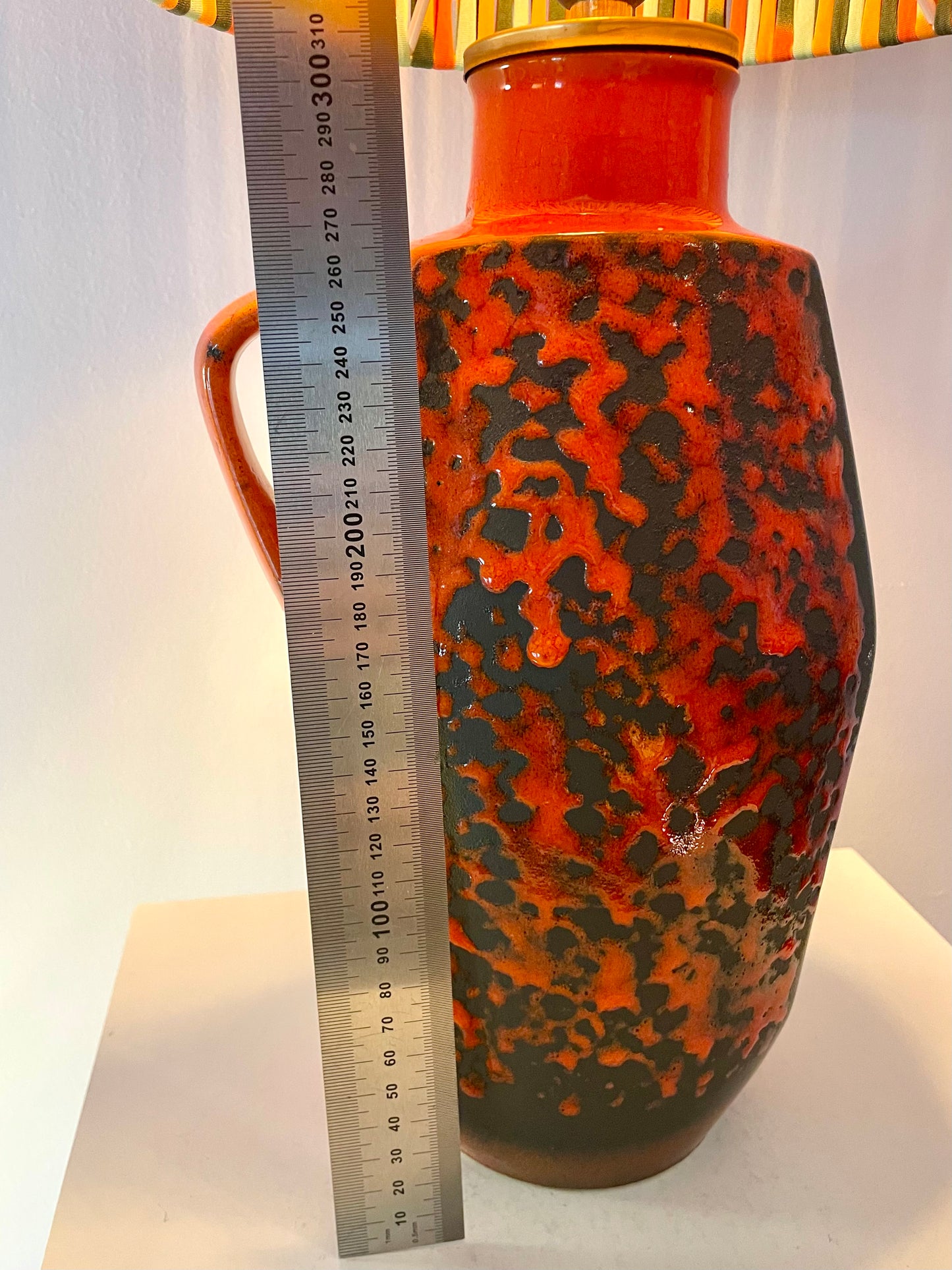 Fat Lava 70er Jahre Tischlampe von S.P. Gerz - mit Pop Weave Schirm