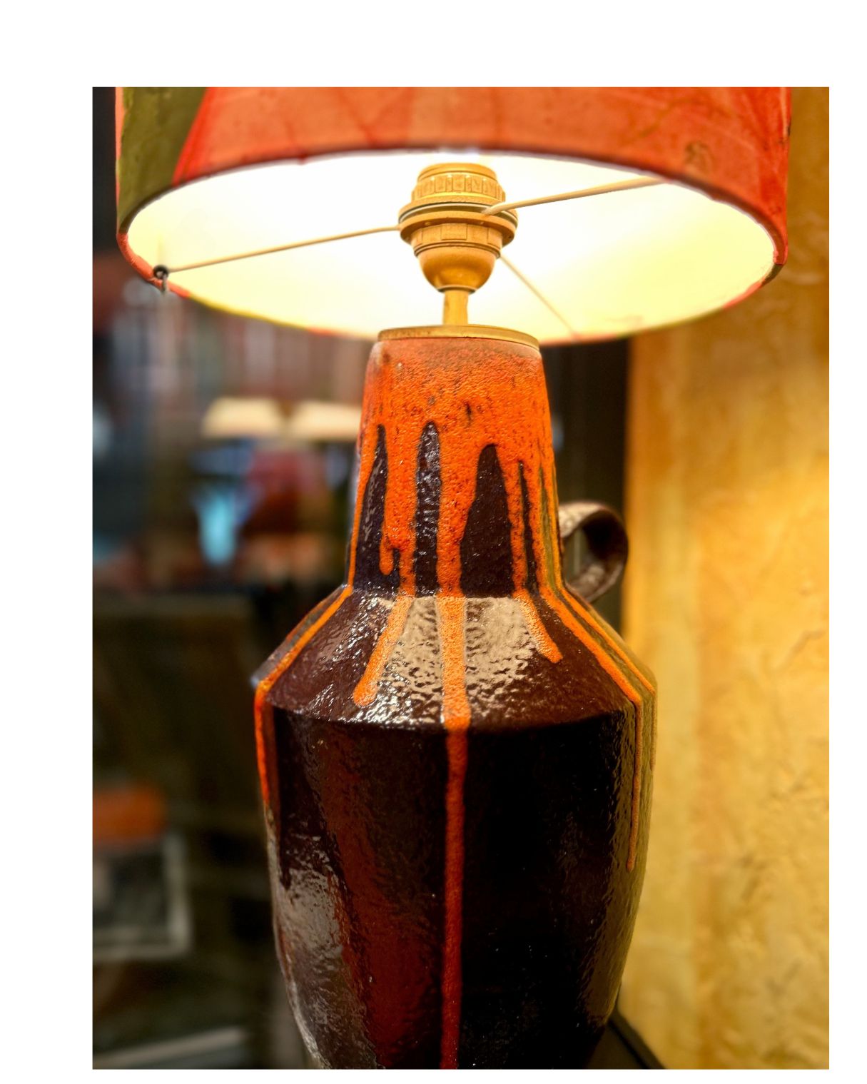 Upcycled Tischlampe aus Fat Lava Vase von Scheurich