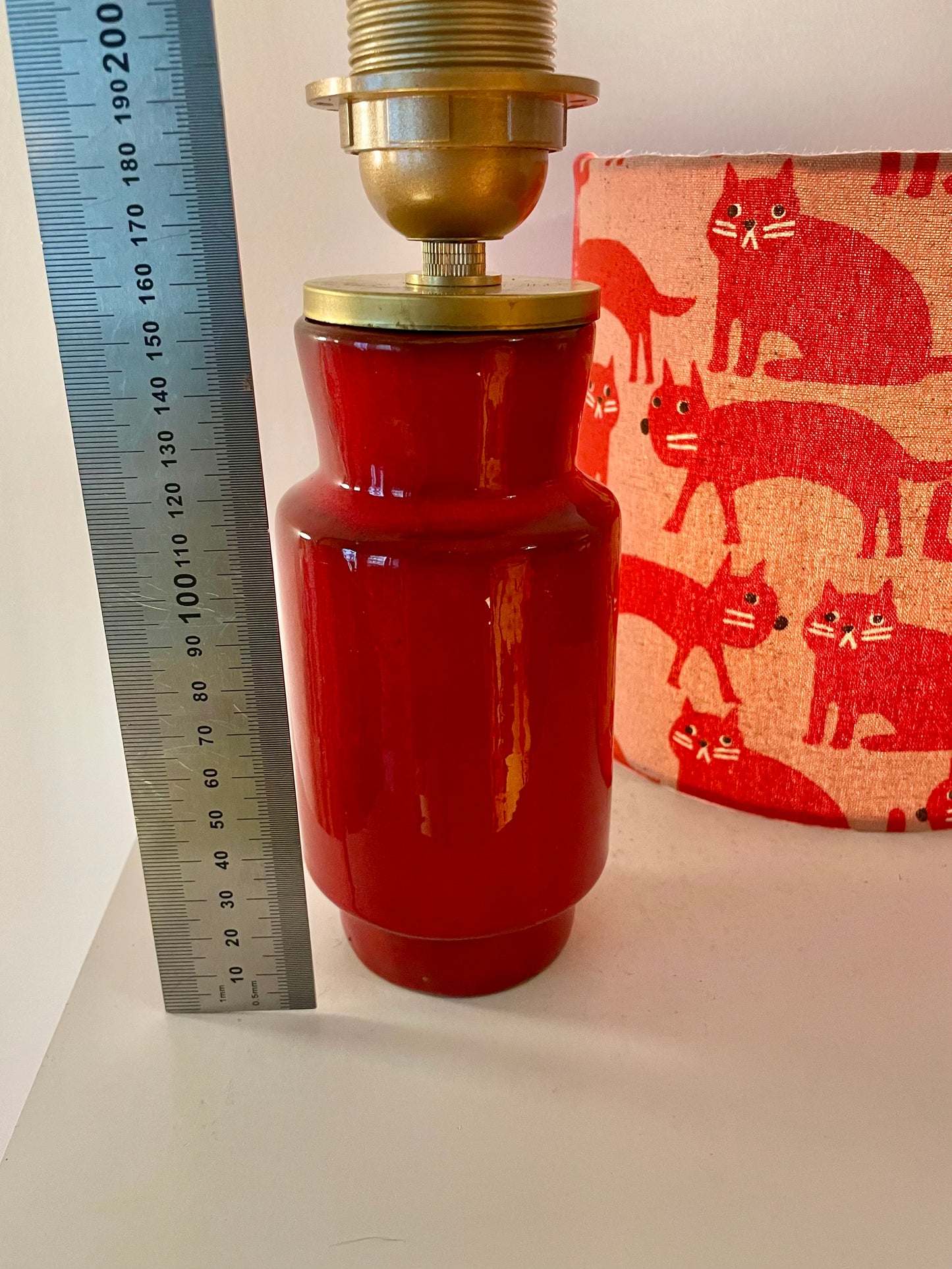 Kleine kabellose Vintage Lampe mit japanischen Stoffschirm