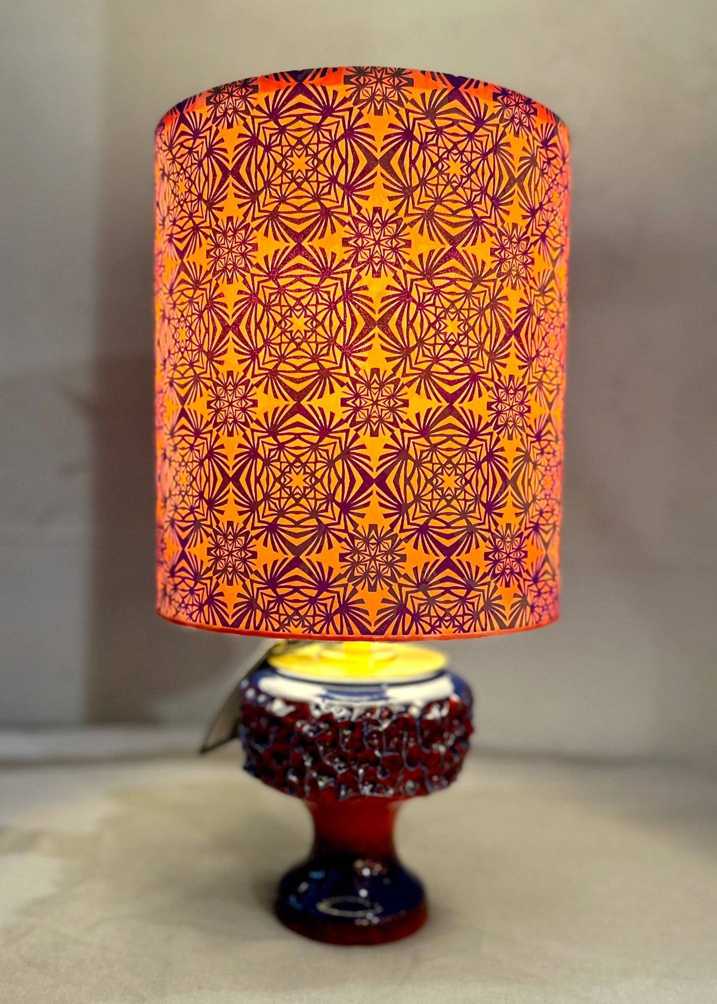 Dänische Fat Lava Kelchvase als kabellose Tischlampe