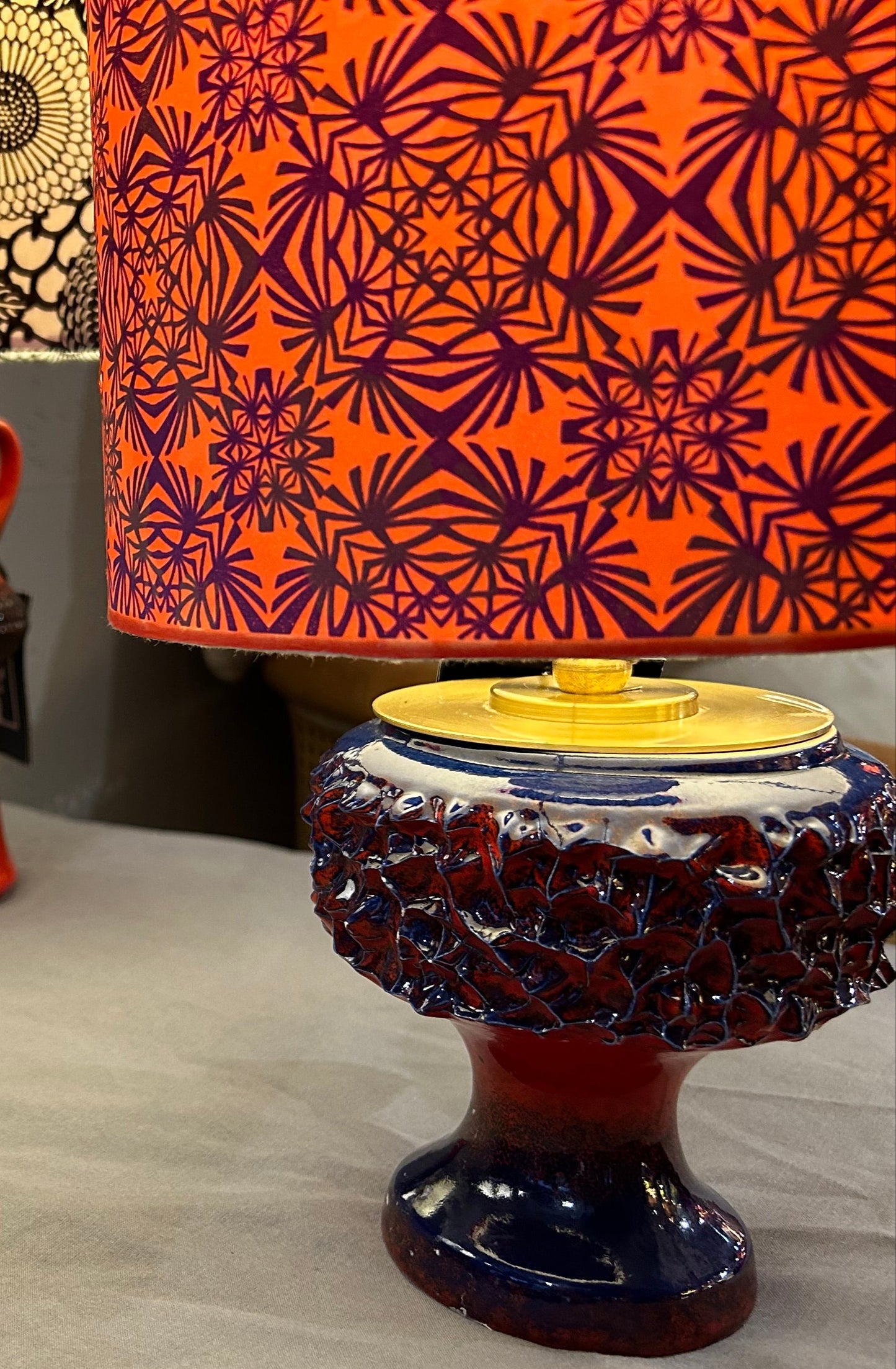 Dänische Fat Lava Kelchvase als kabellose Tischlampe