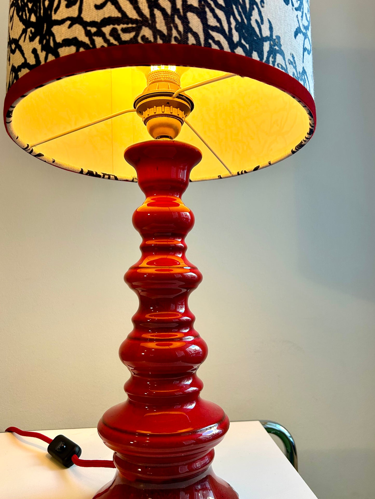 Fat Lava Stehlampe im Pagodenstil von Hustadt Leuchten