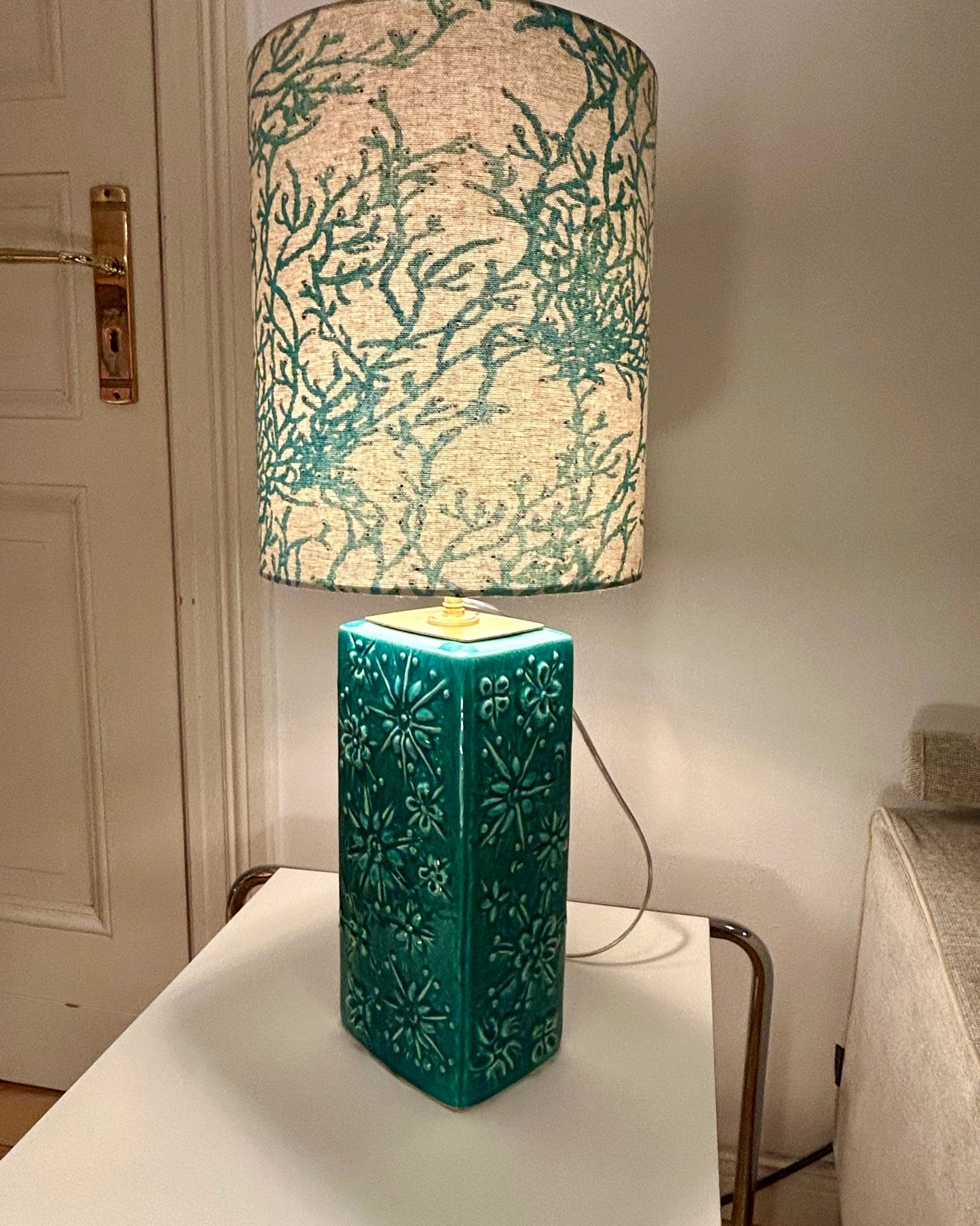 Mittelgroße Space Age Tischlampe - upcycled aus Kosmos Vase von Scheurich