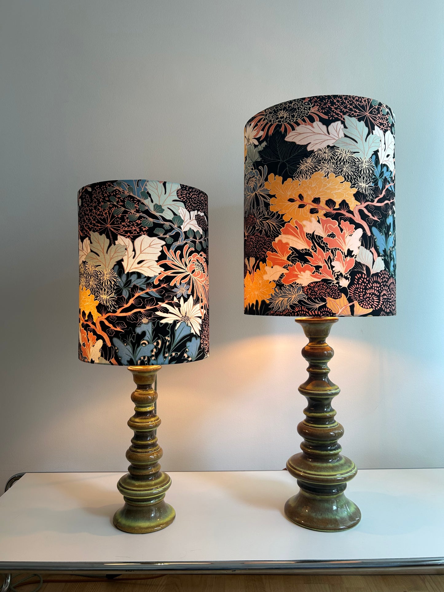 Fat Lava Lampe in Space Age Pagodenform mit grüner Verlaufglasur