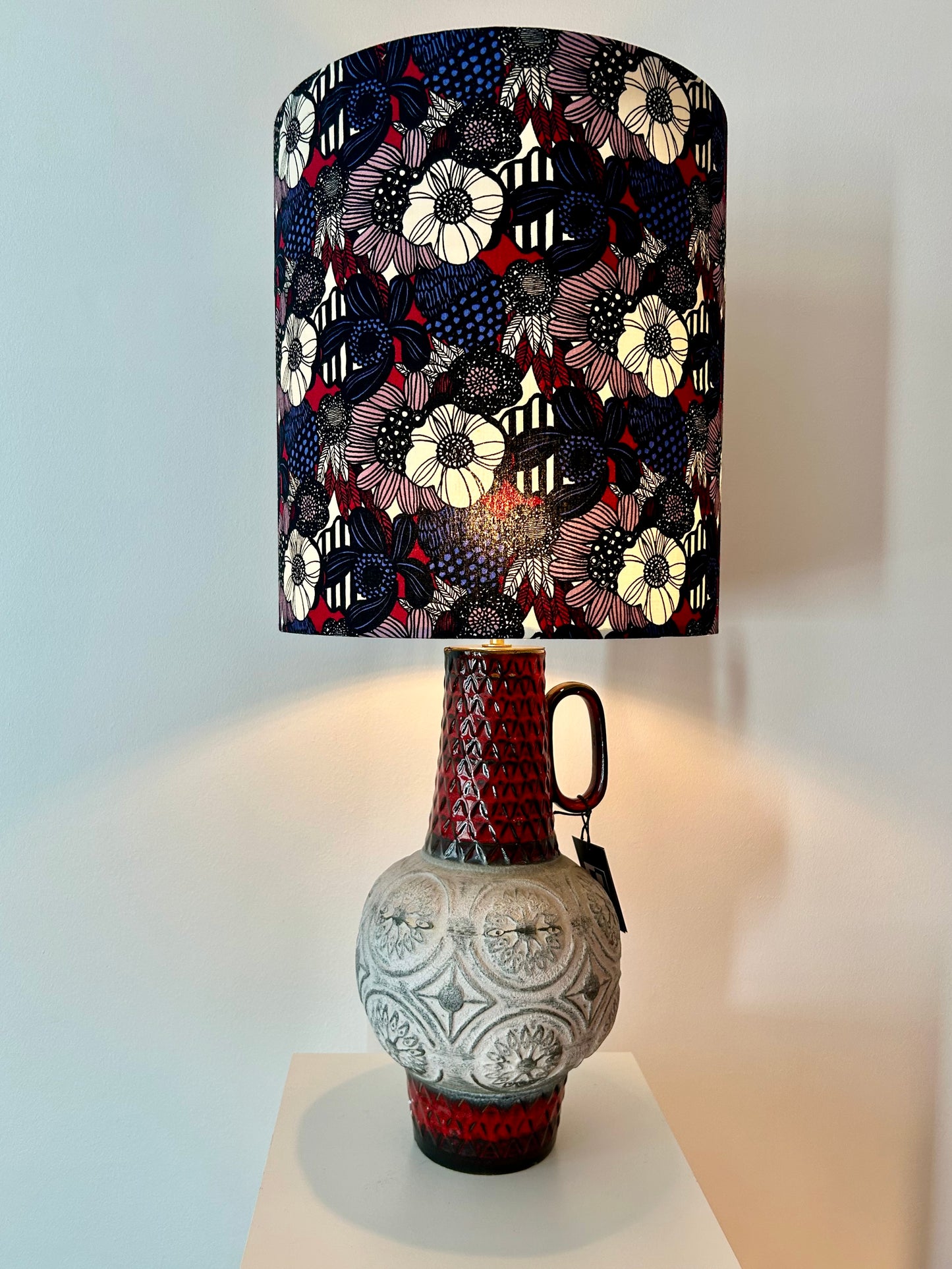Große Vintage Tischlampe aus Bay Reliefvase