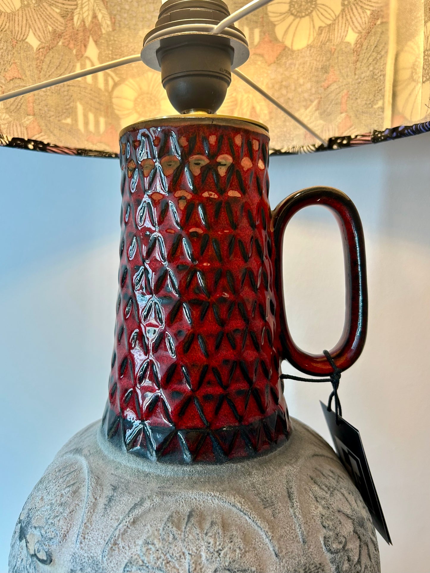 Große Vintage Tischlampe aus Bay Reliefvase