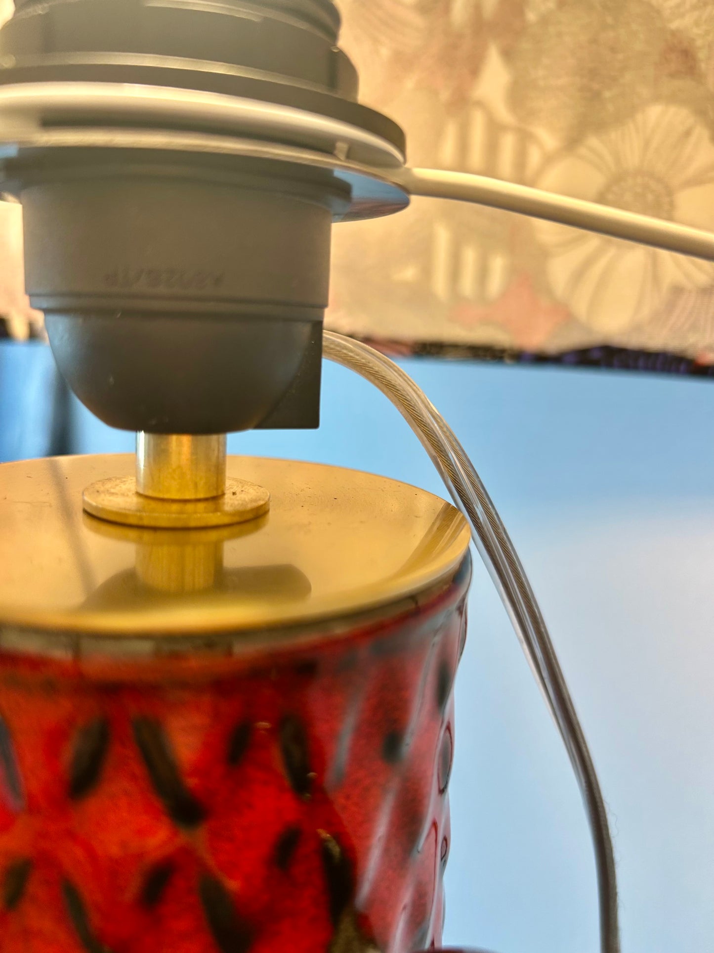 Große Vintage Tischlampe aus Bay Reliefvase