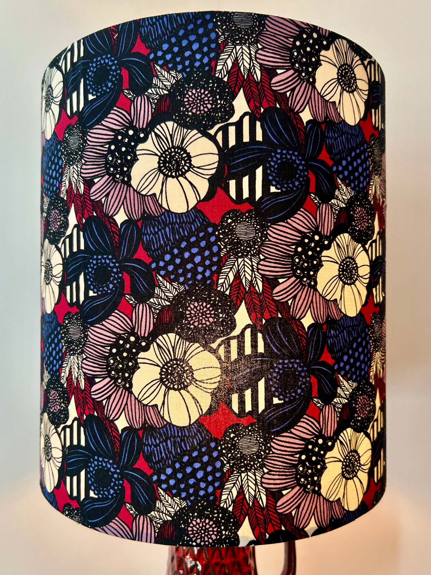 Große Vintage Tischlampe aus Bay Reliefvase