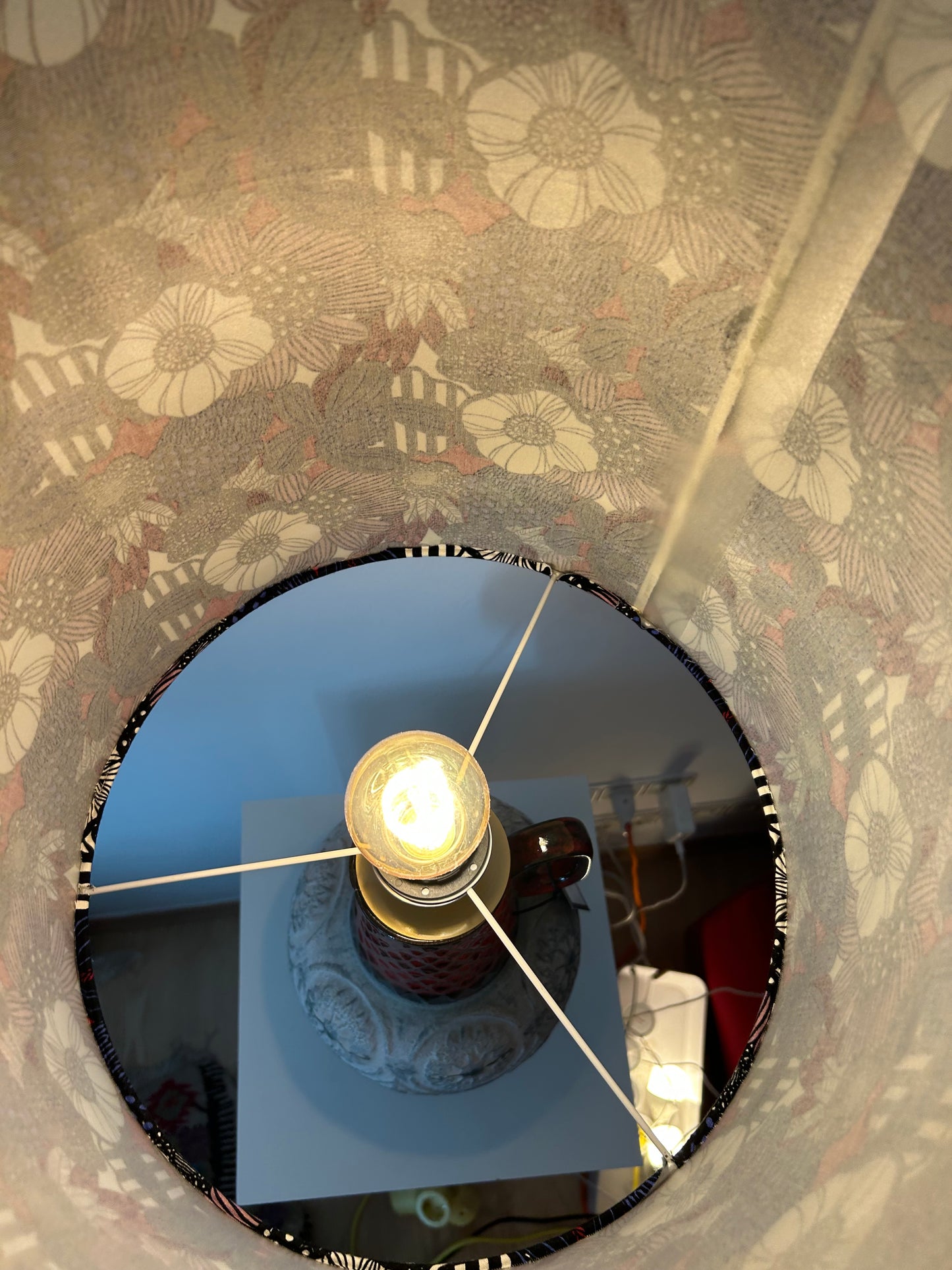 Große Vintage Tischlampe aus Bay Reliefvase