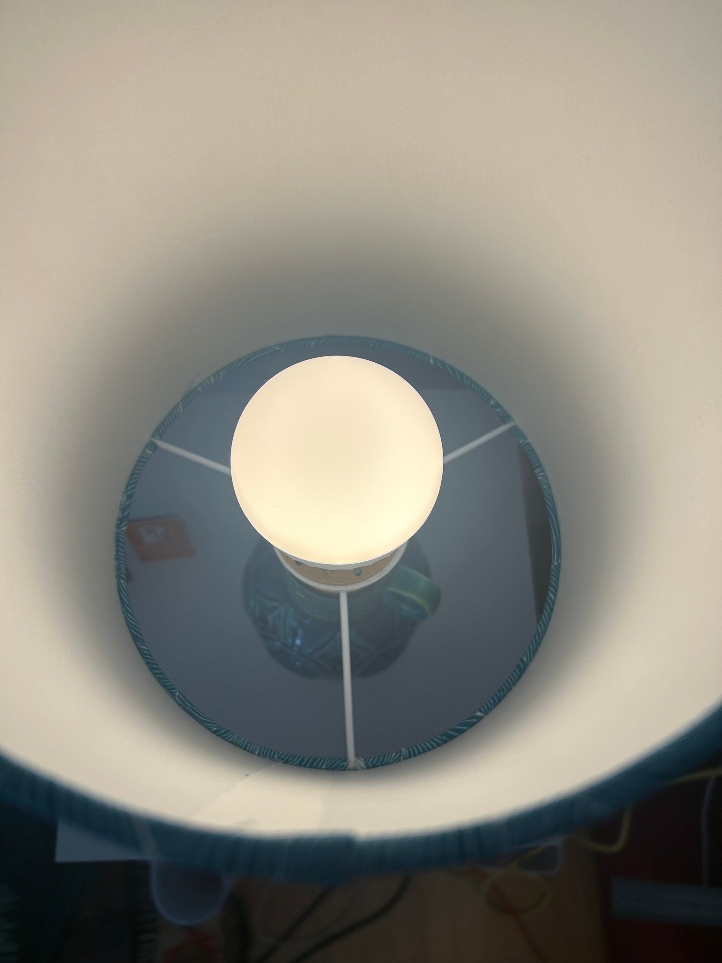 Kabellose Tischlampe aus außergewöhnlicher Fat Lava Vase von Bay Keramik
