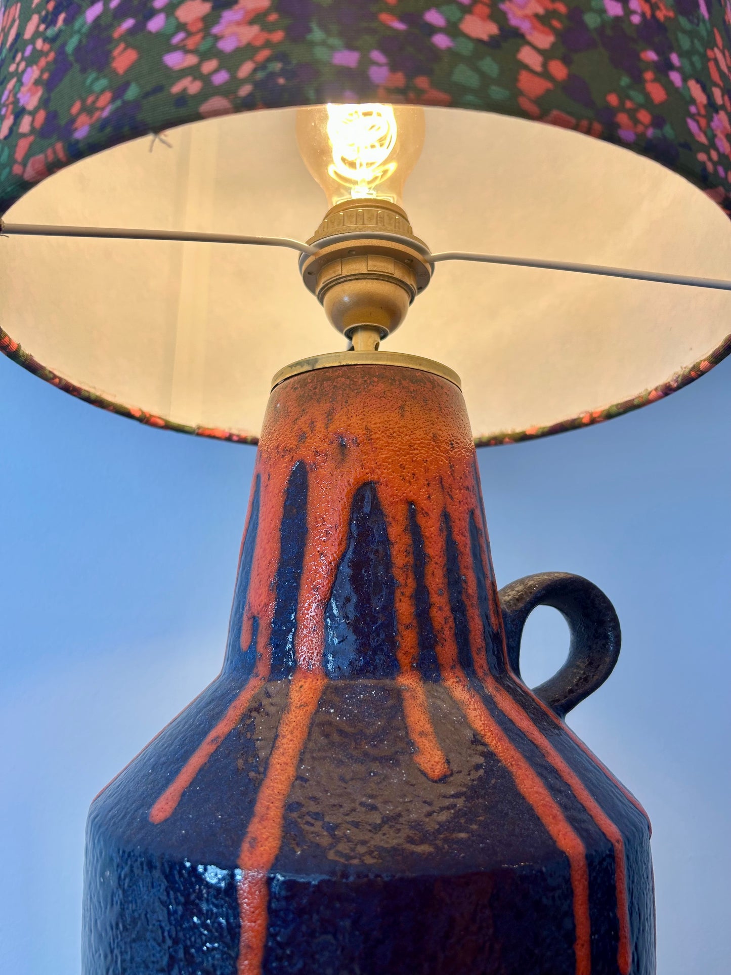 Tischlampe aus Fat Lava Vase von Scheurich