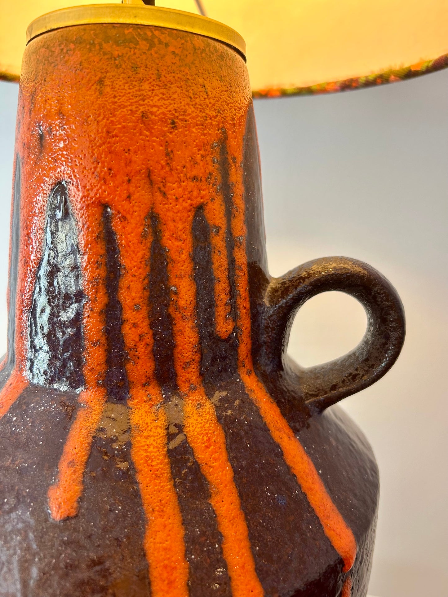 Tischlampe aus Fat Lava Vase von Scheurich