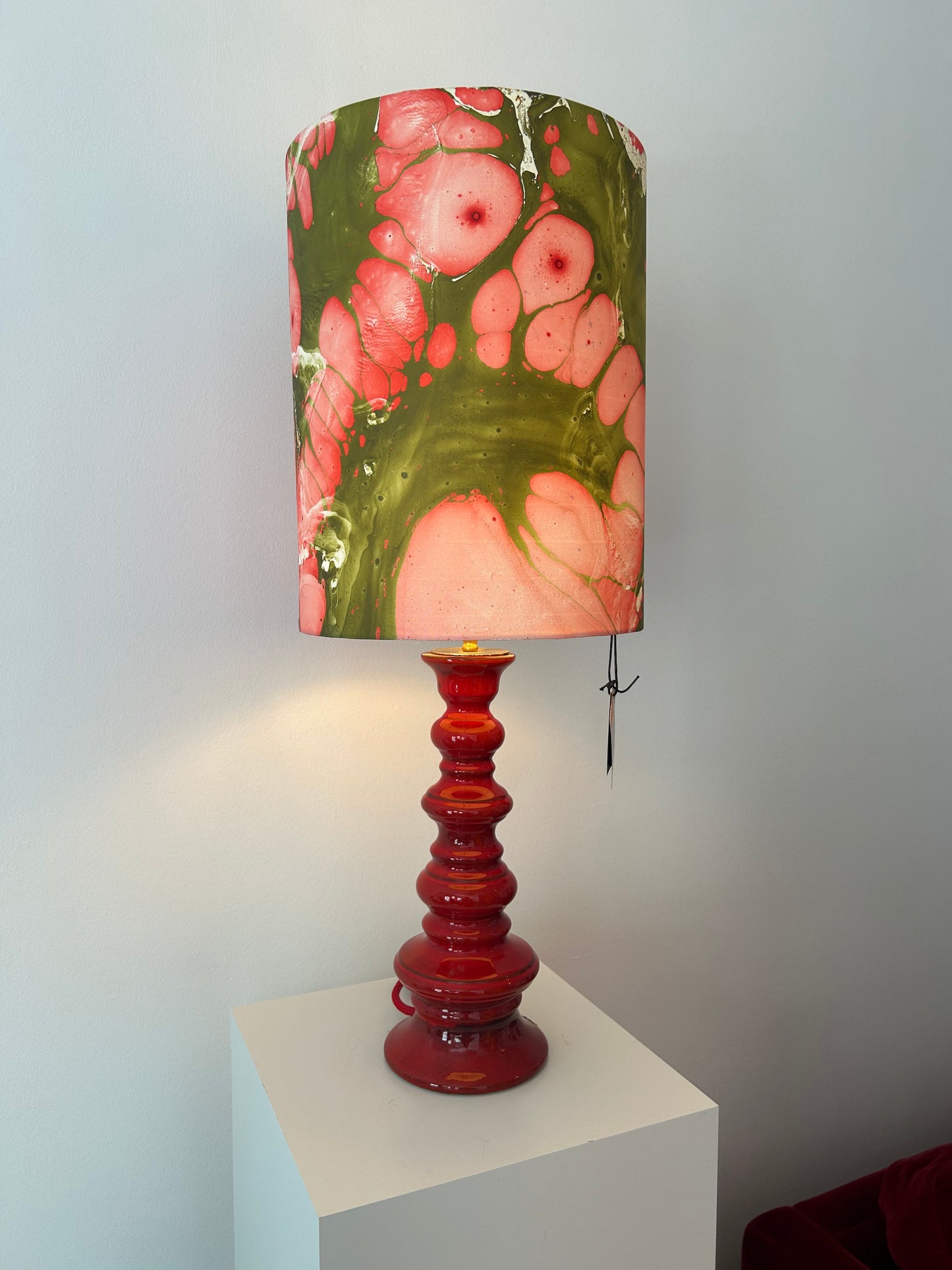 Hohe Fat Lava Stehlampe in Pagodenform - West German Pottery der Space Age Ära