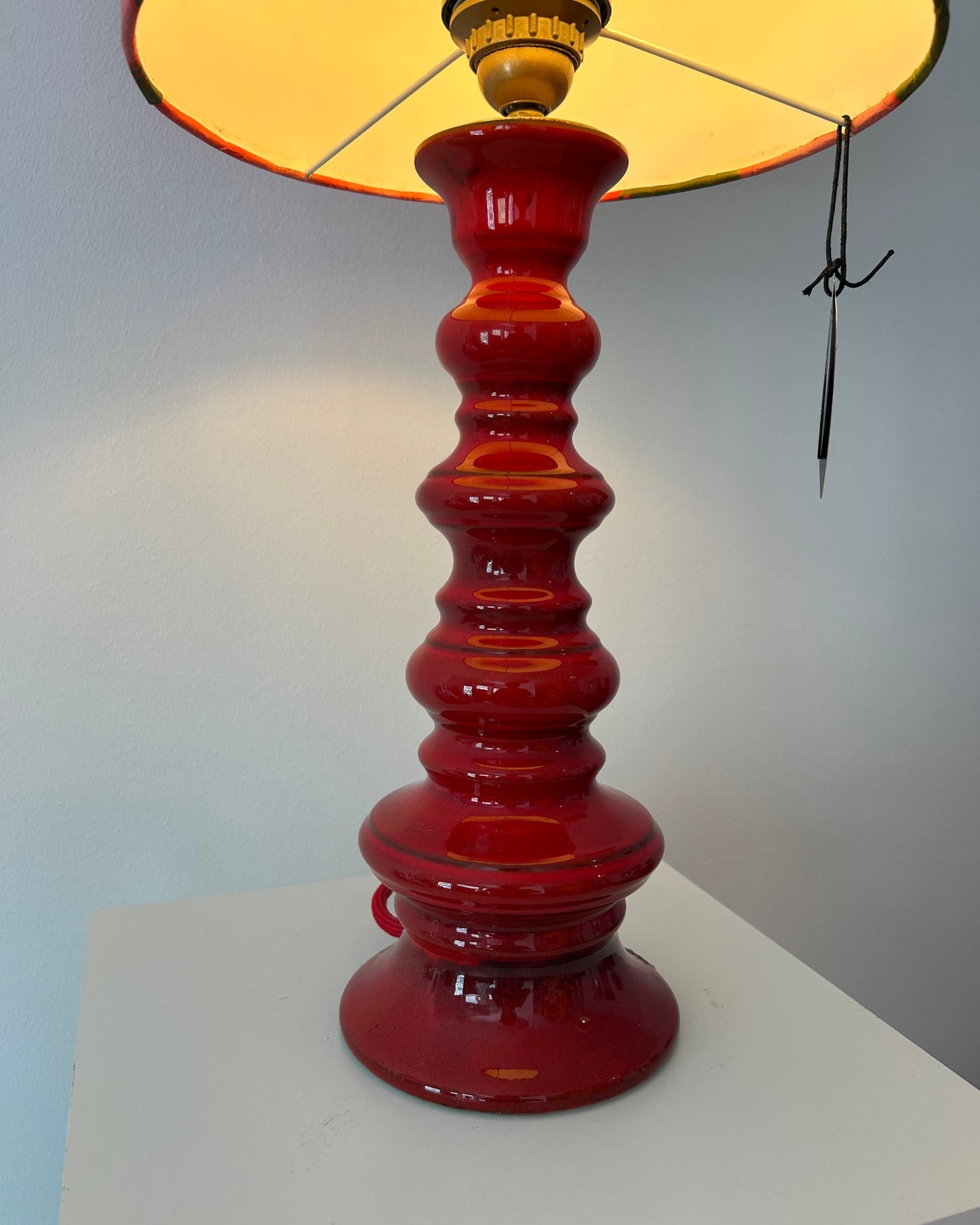 Hohe Fat Lava Stehlampe in Pagodenform - West German Pottery der Space Age Ära