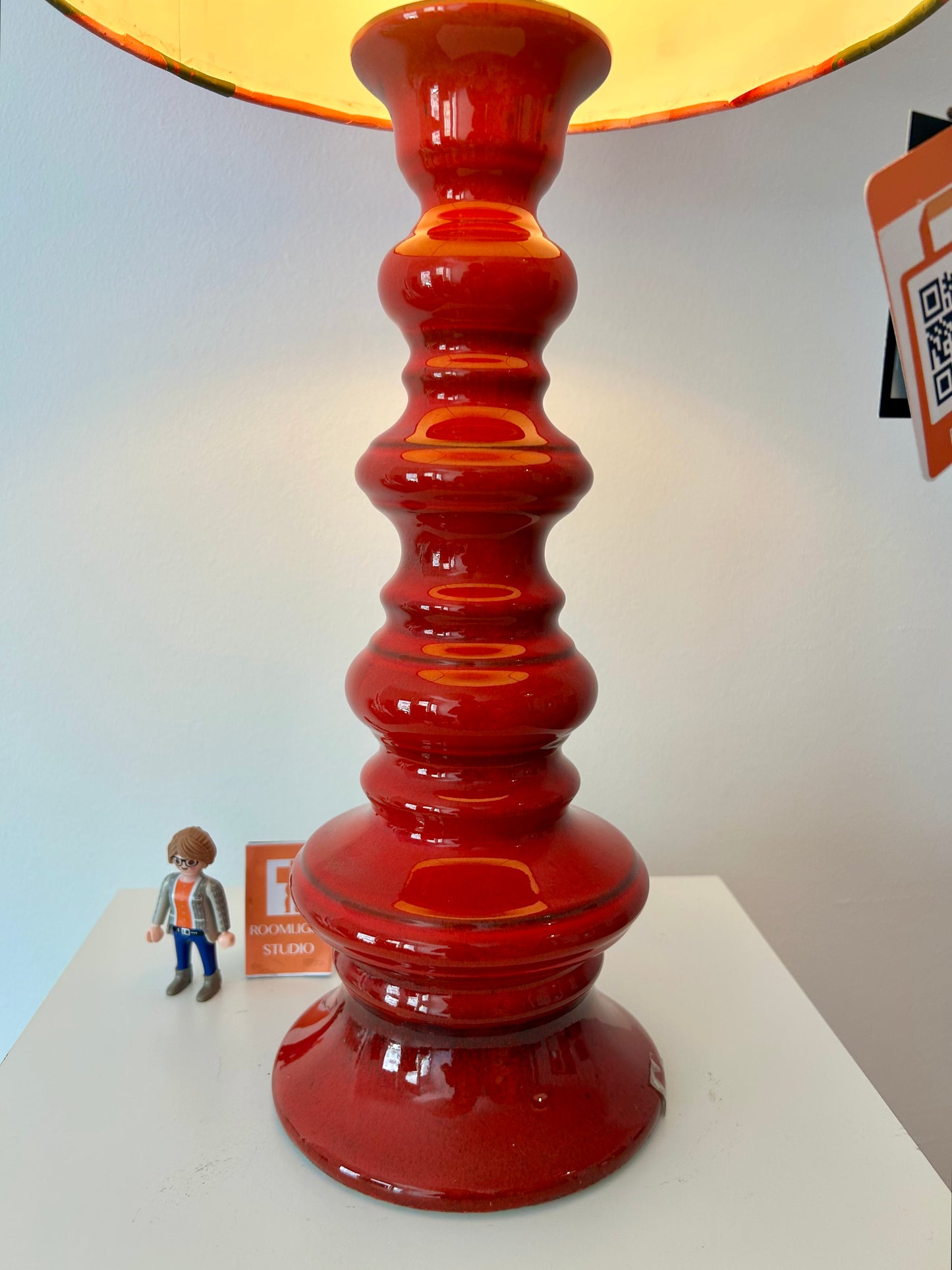 Hohe Fat Lava Stehlampe in Pagodenform - West German Pottery der Space Age Ära