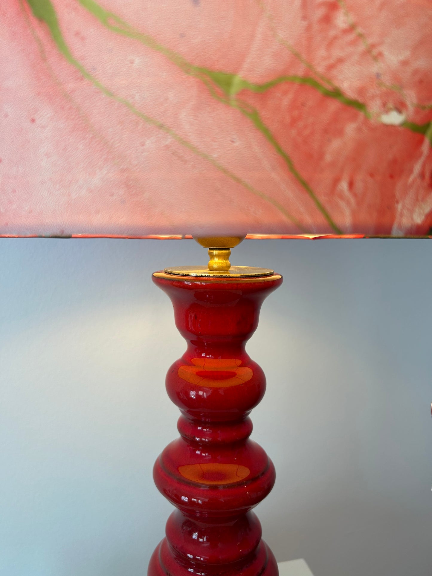 Hohe Fat Lava Stehlampe in Pagodenform - West German Pottery der Space Age Ära