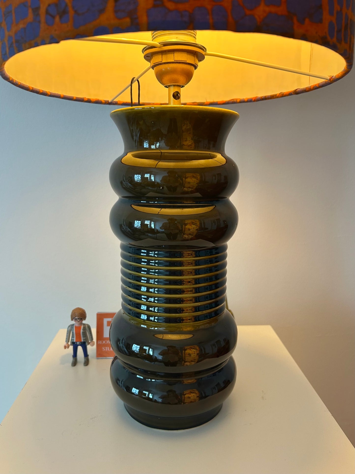 AK-Keramik: Olivgruene Lampe aus Mid Century Vase