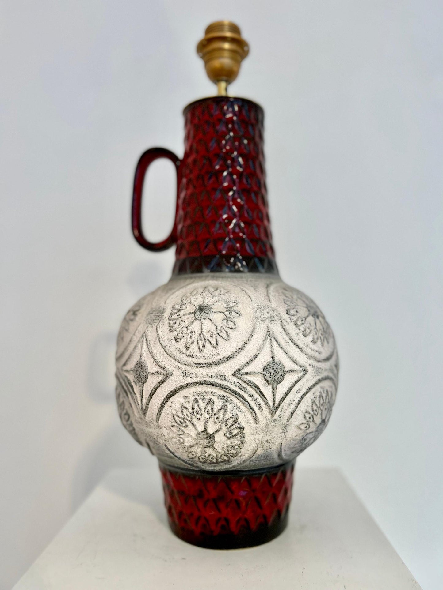 Große Vintage Tischlampe aus Bay Reliefvase