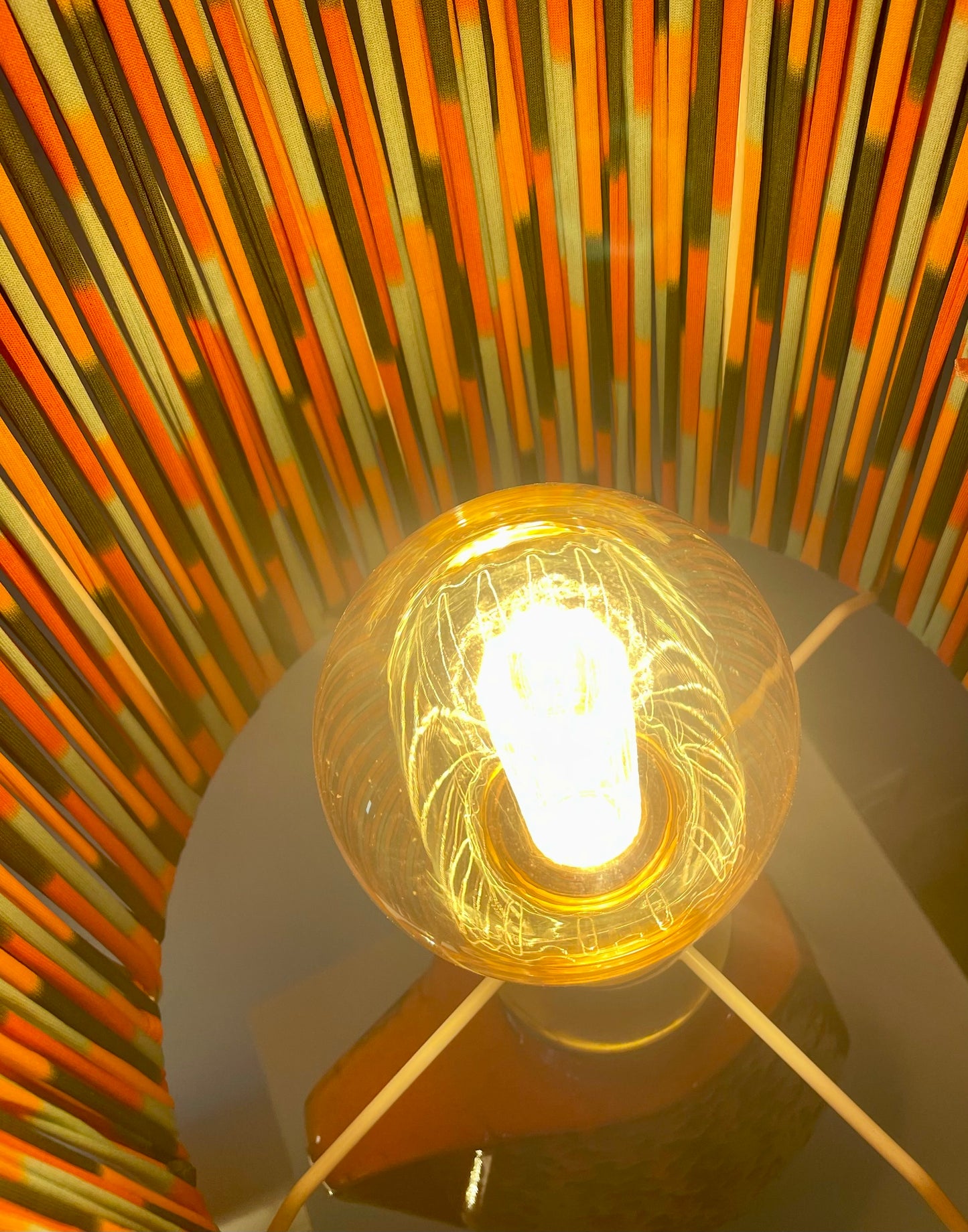 Fat Lava 70er Jahre Tischlampe von S.P. Gerz - mit Pop Weave Schirm