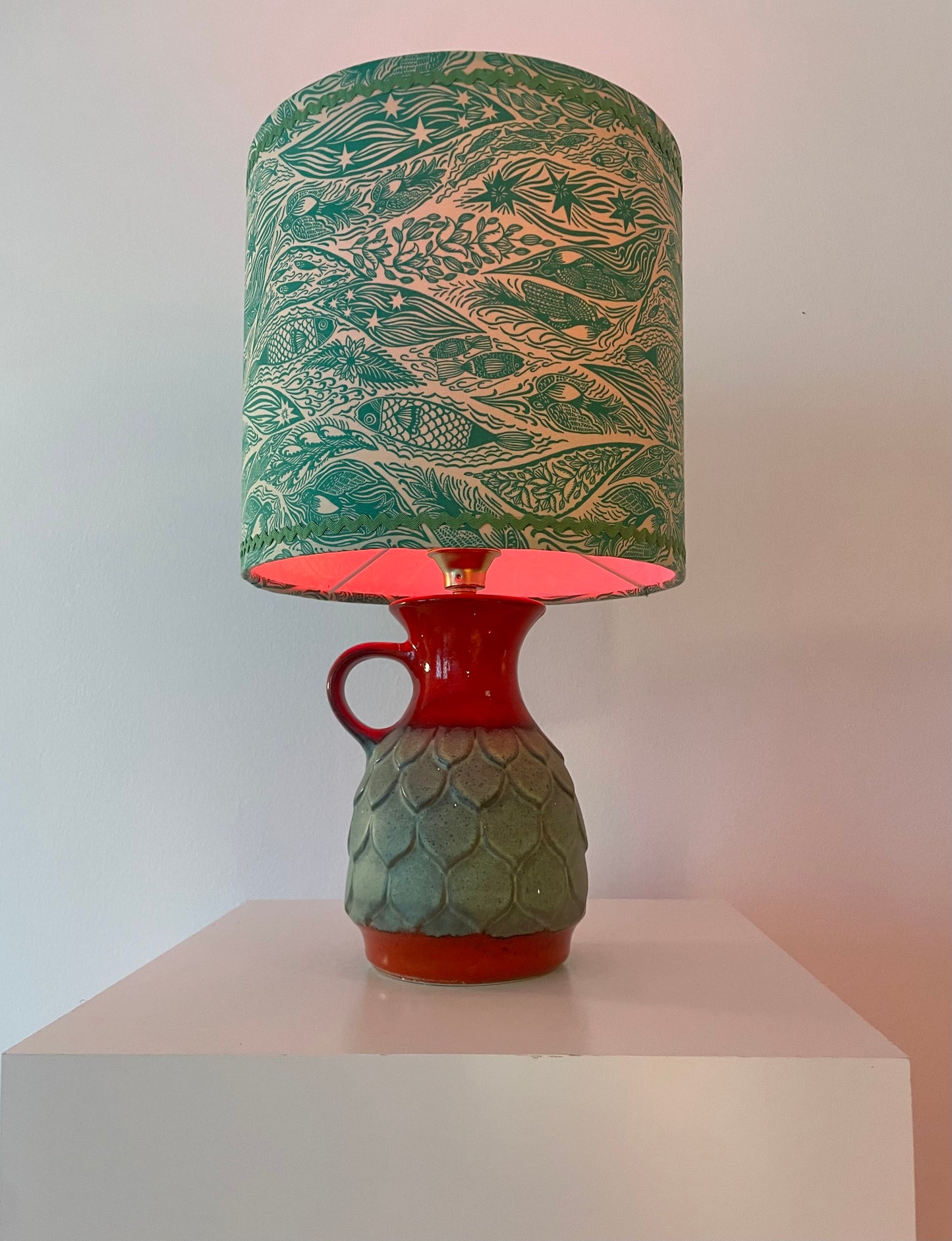 Kabellose Jasba Tischlampe - West German Pottery mit Fisch-Dekor |41 cm