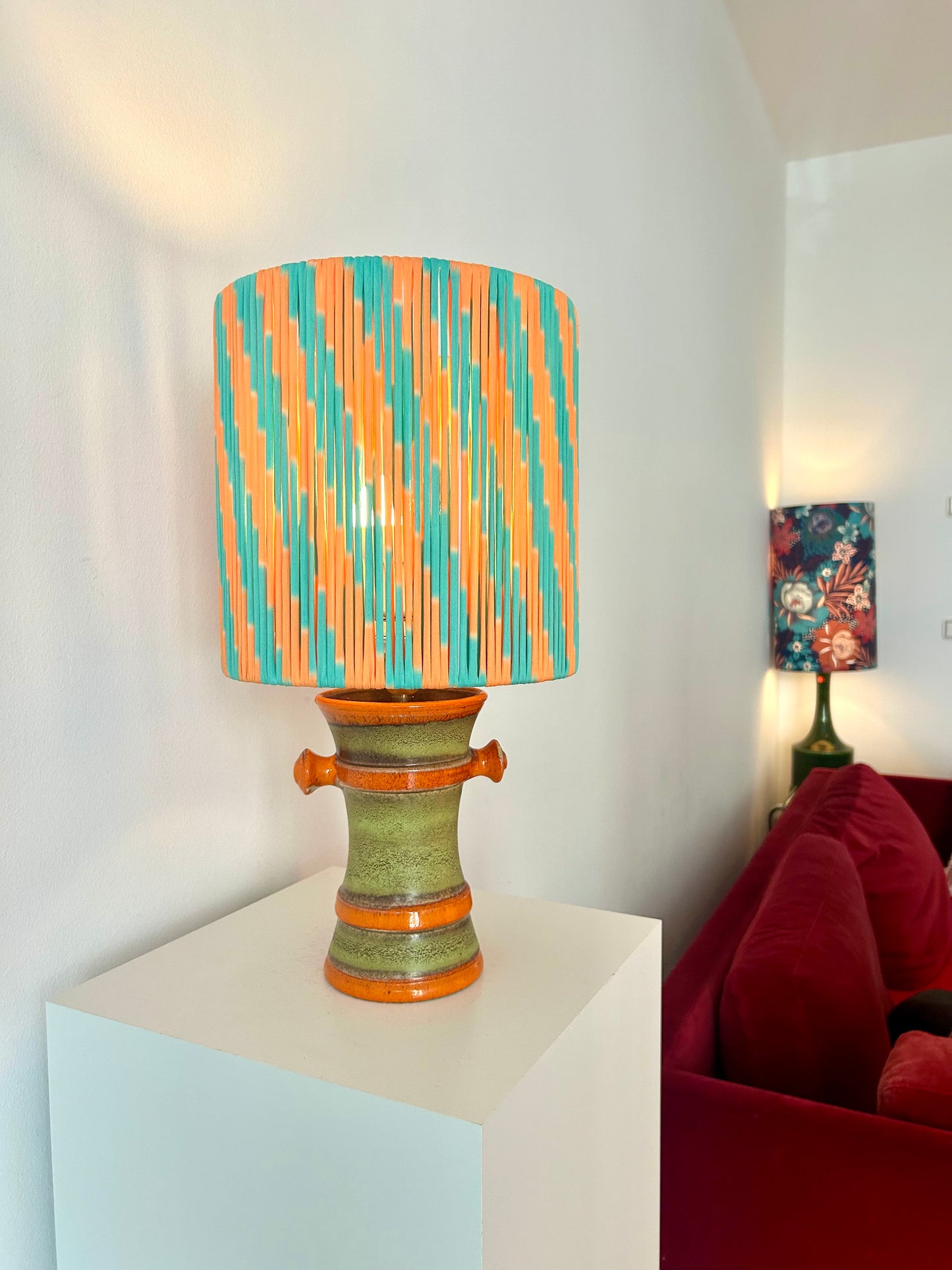 Uebelacker vase as a cordless table lamp