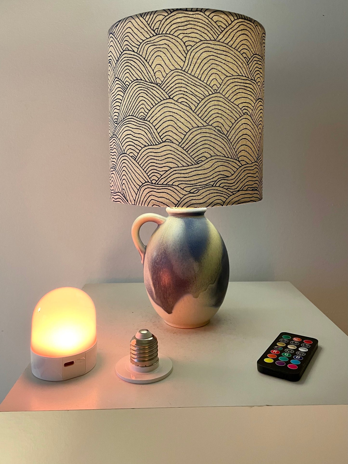 Kleine kabellose Lampe aus Original West Germany Vase
