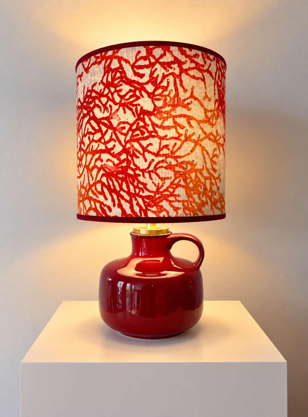 Tischlampe aus Vintage Vase mit handgemachtem Lampenschirm mit Korallenstoff