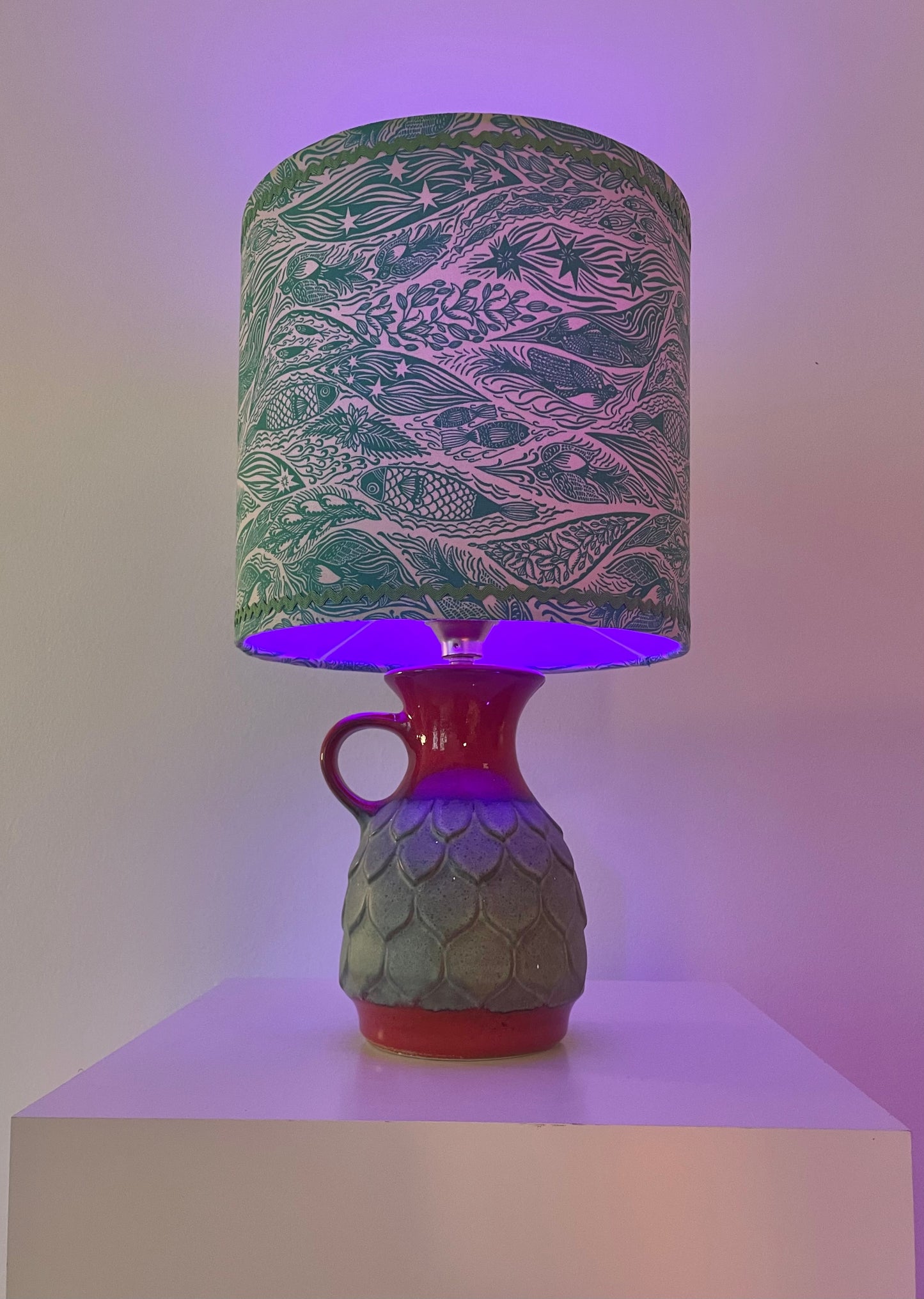 Kabellose Jasba Tischlampe - West German Pottery mit Fisch-Dekor |41 cm