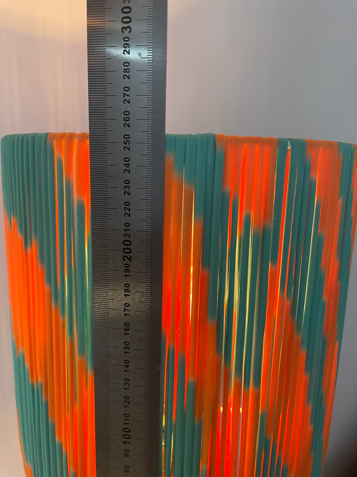 70er Jahre Keramiklampe mit Pop Art String-Schirm