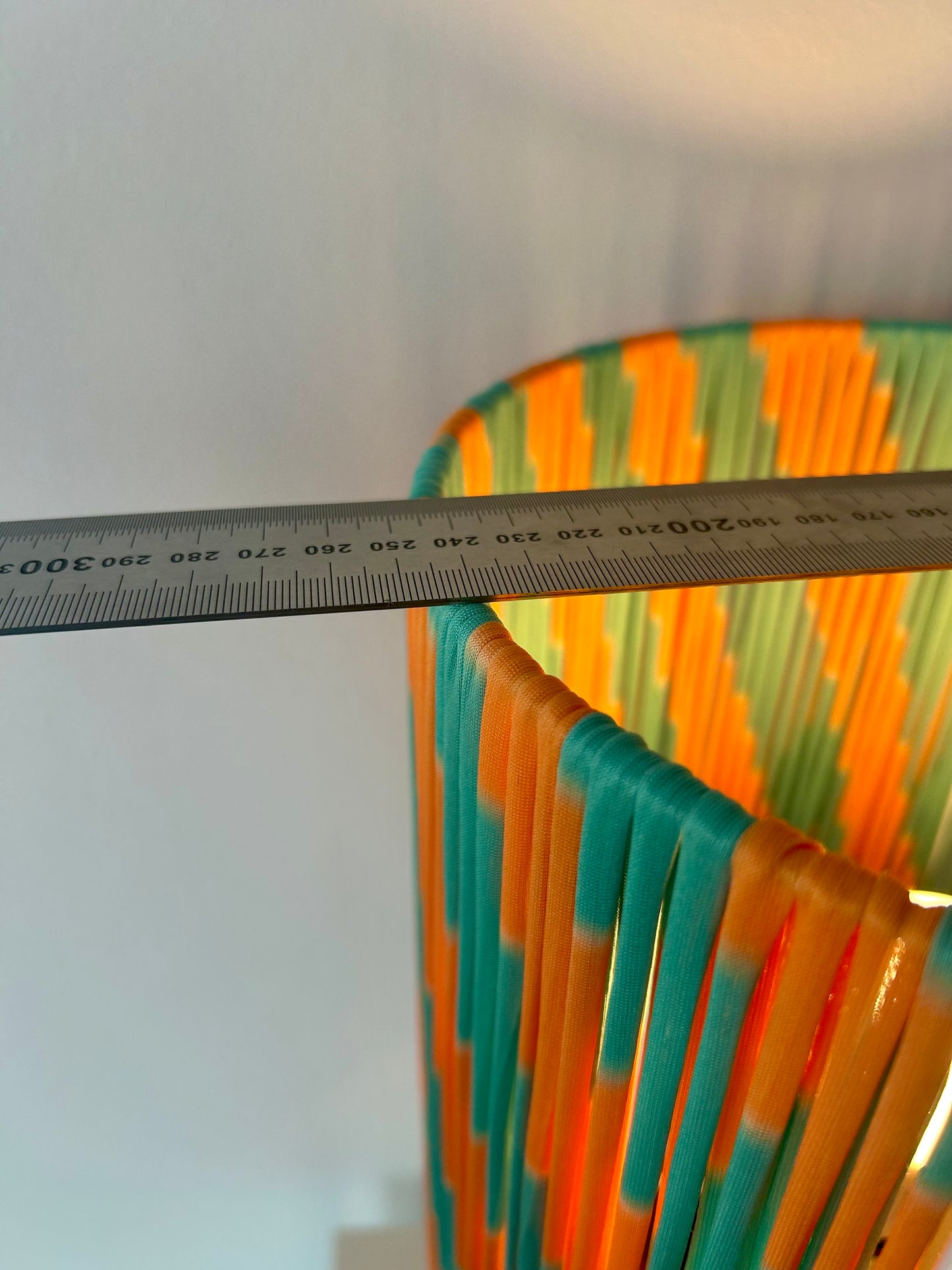 Uebelacker vase as a cordless table lamp