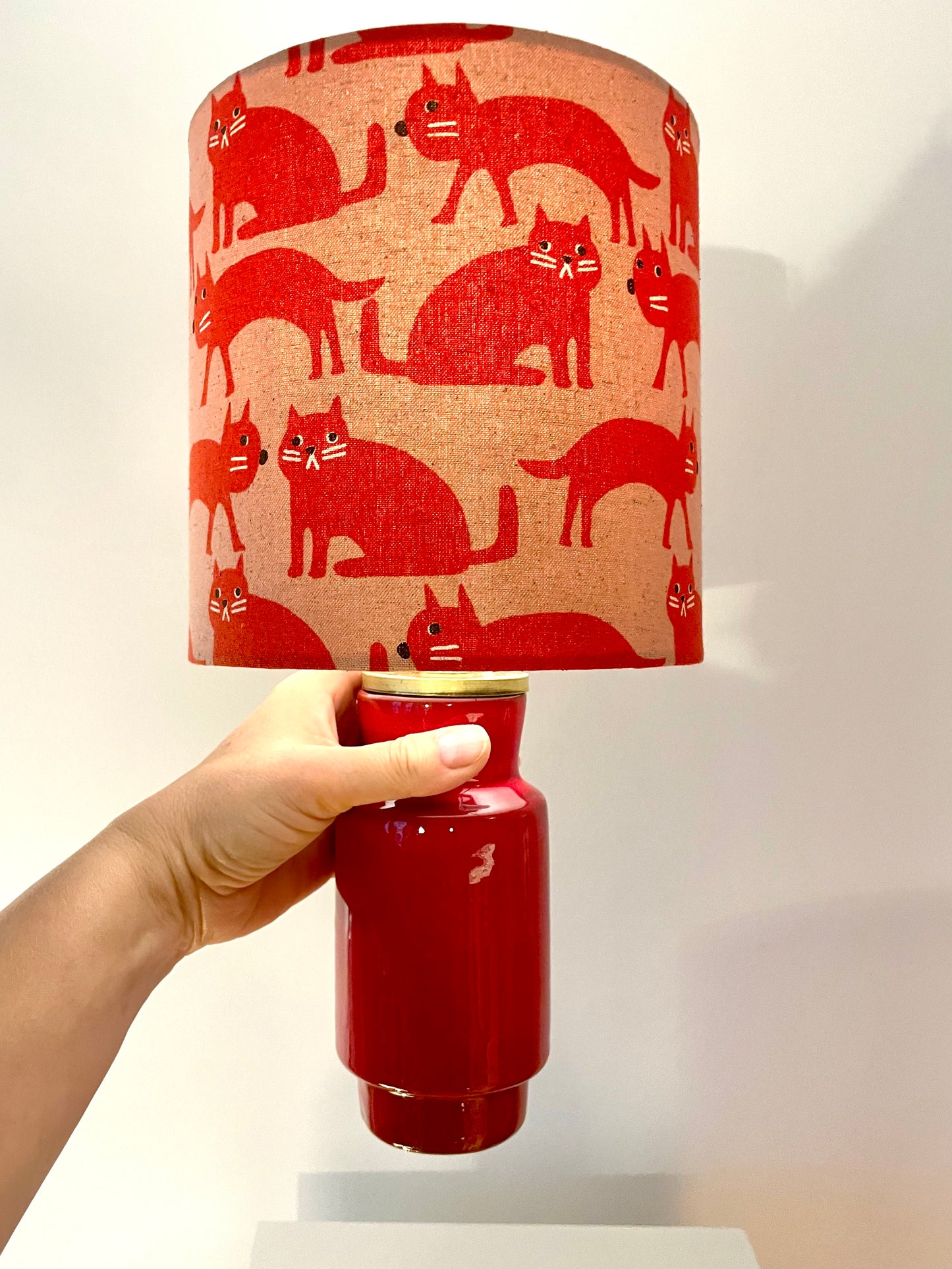 Kleine kabellose Vintage Lampe mit japanischen Stoffschirm