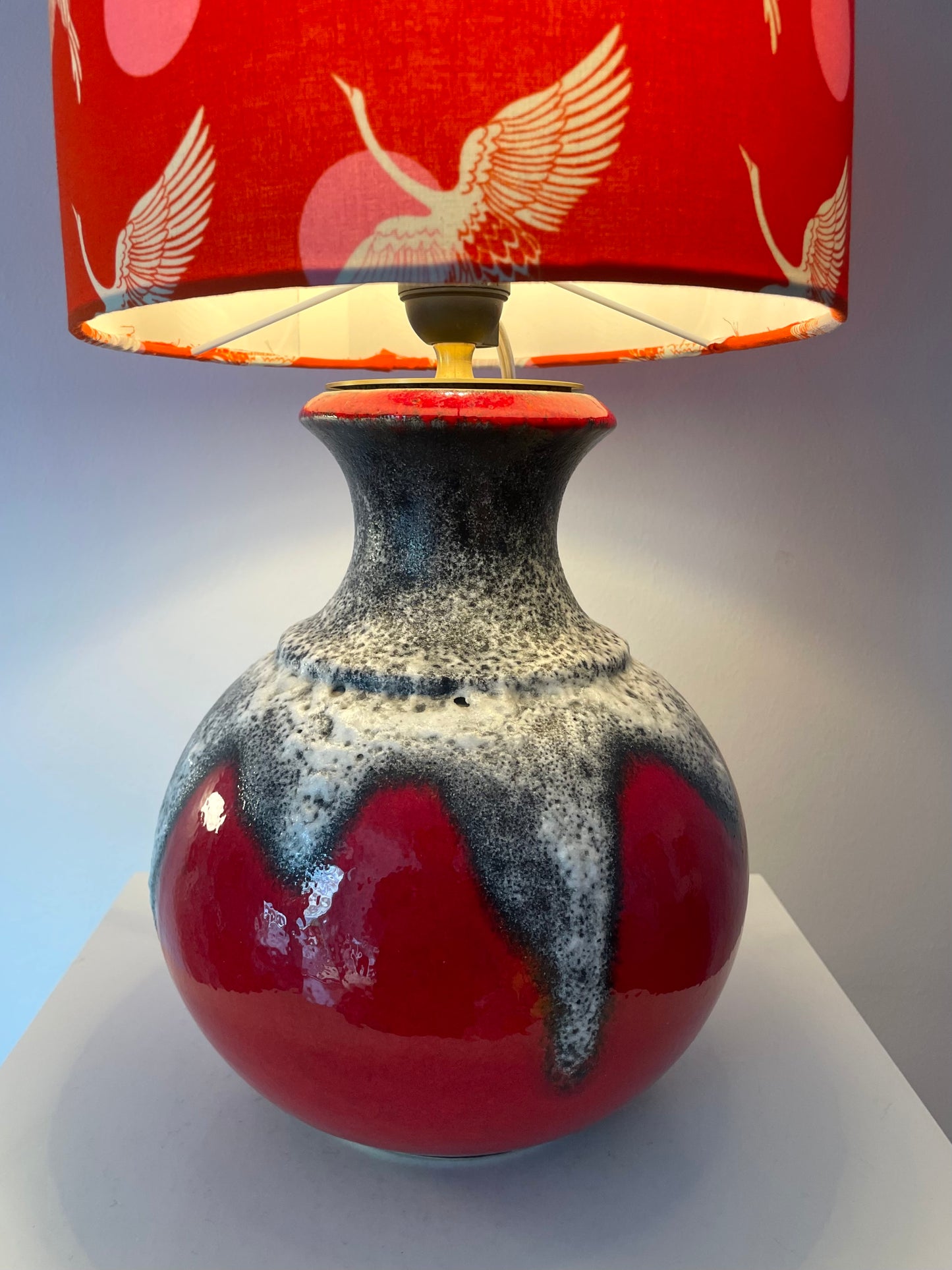 Fat Lava Bay Keramik Lampe - 70er Jahre - upgecykelt - Kranich-Motiv