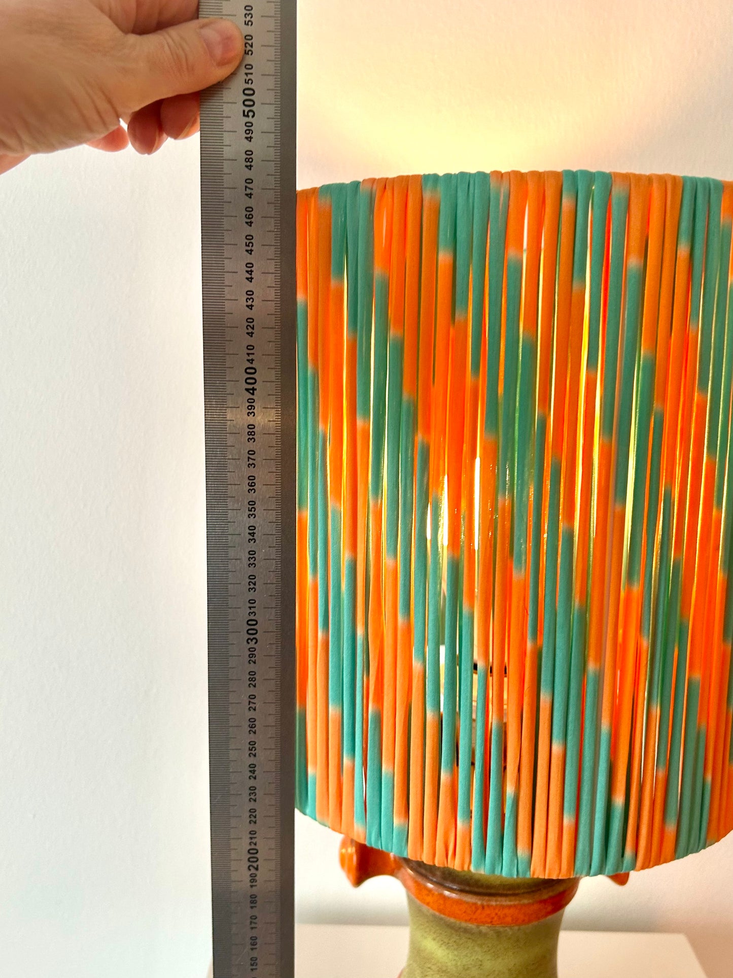 Uebelacker vase as a cordless table lamp