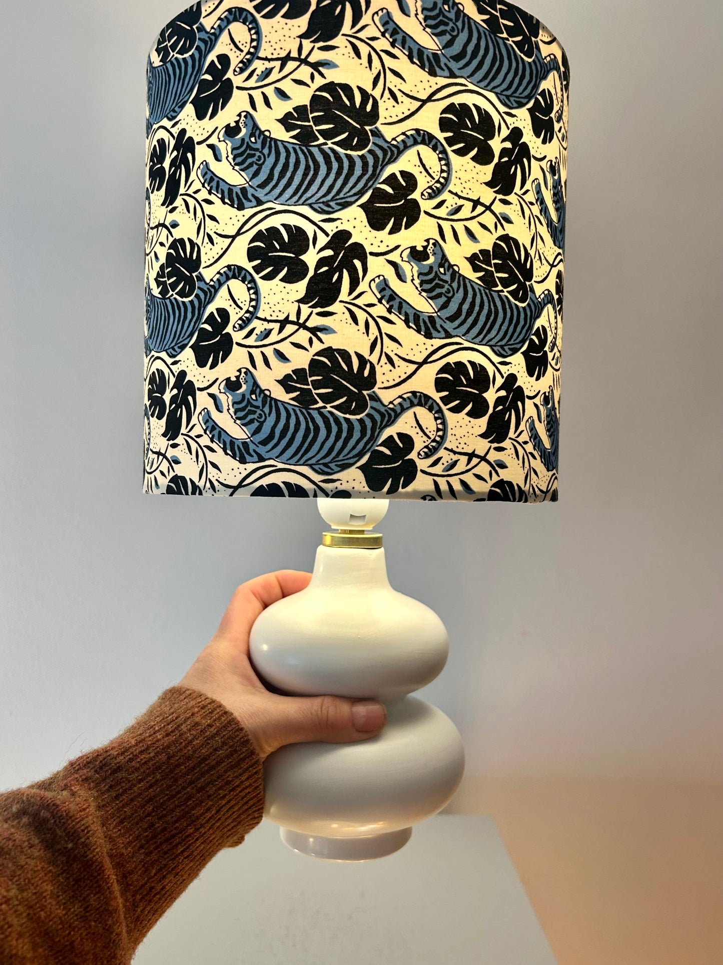 Cordless table lamp with shade made of Japanese tiger fabric