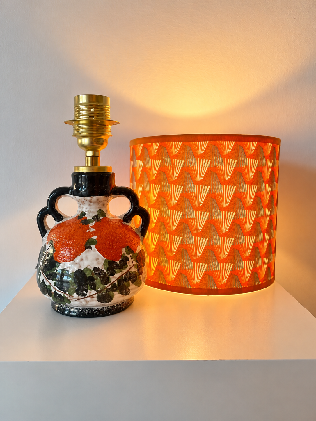 Kabellose Marei Vasenlampe mit handgefertigtem Retro-Lampenschirm