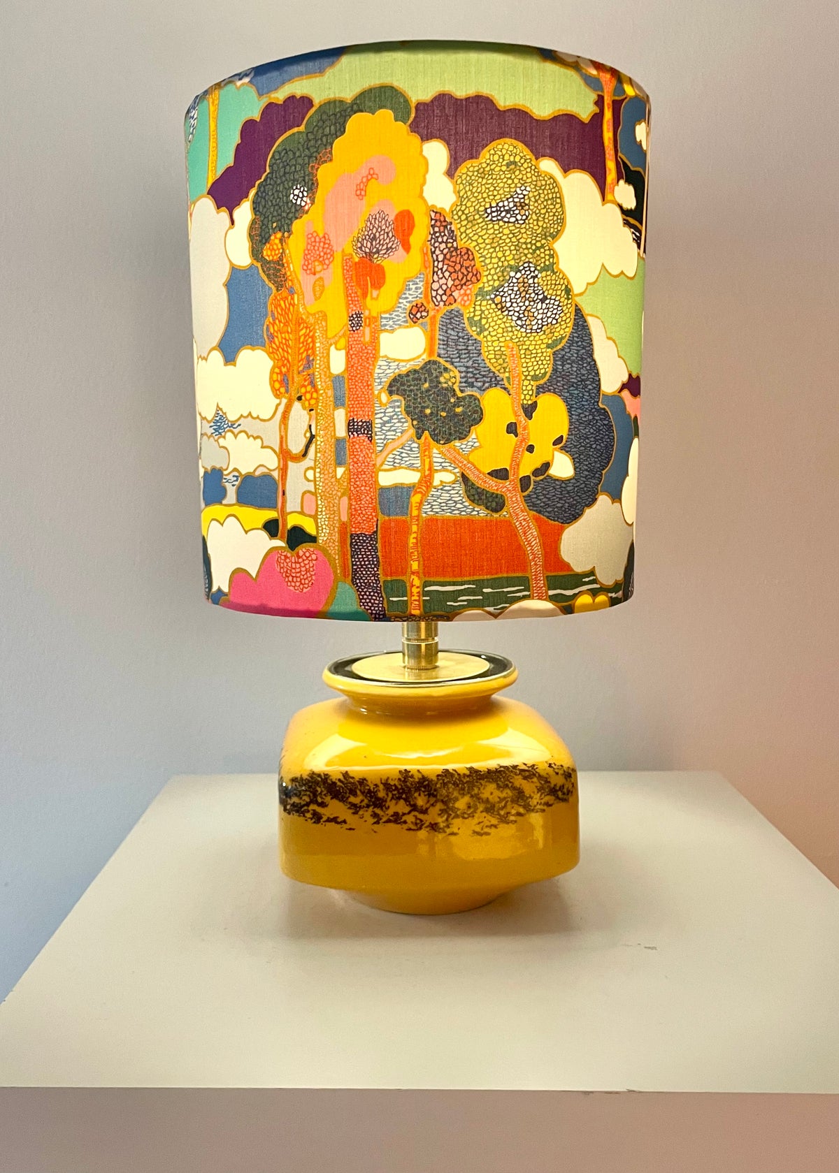 Tischlampe aus DDR Keramik mit Lampenschirm aus Liberty-Stoff „Prospect Road“