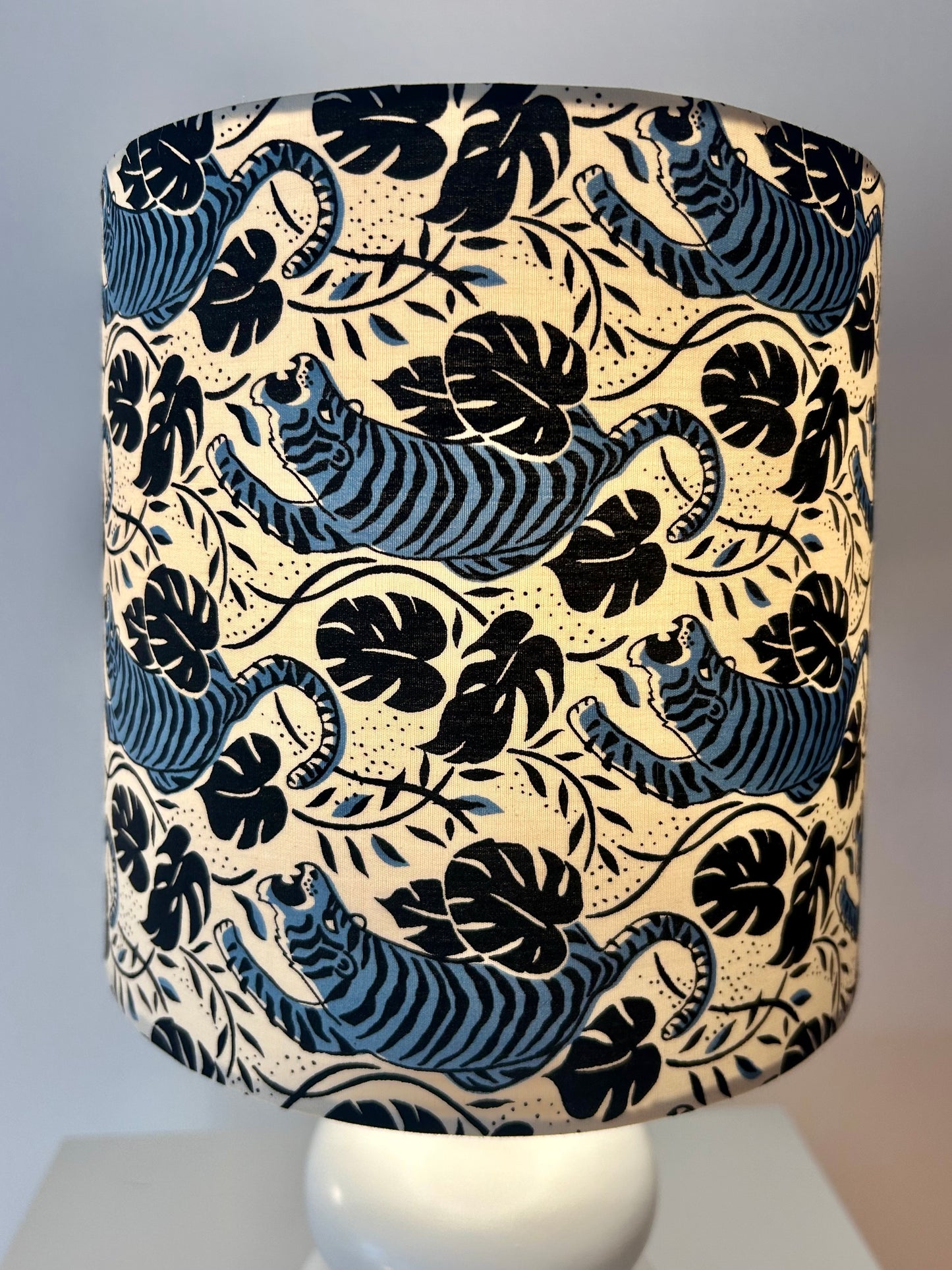 Cordless table lamp with shade made of Japanese tiger fabric