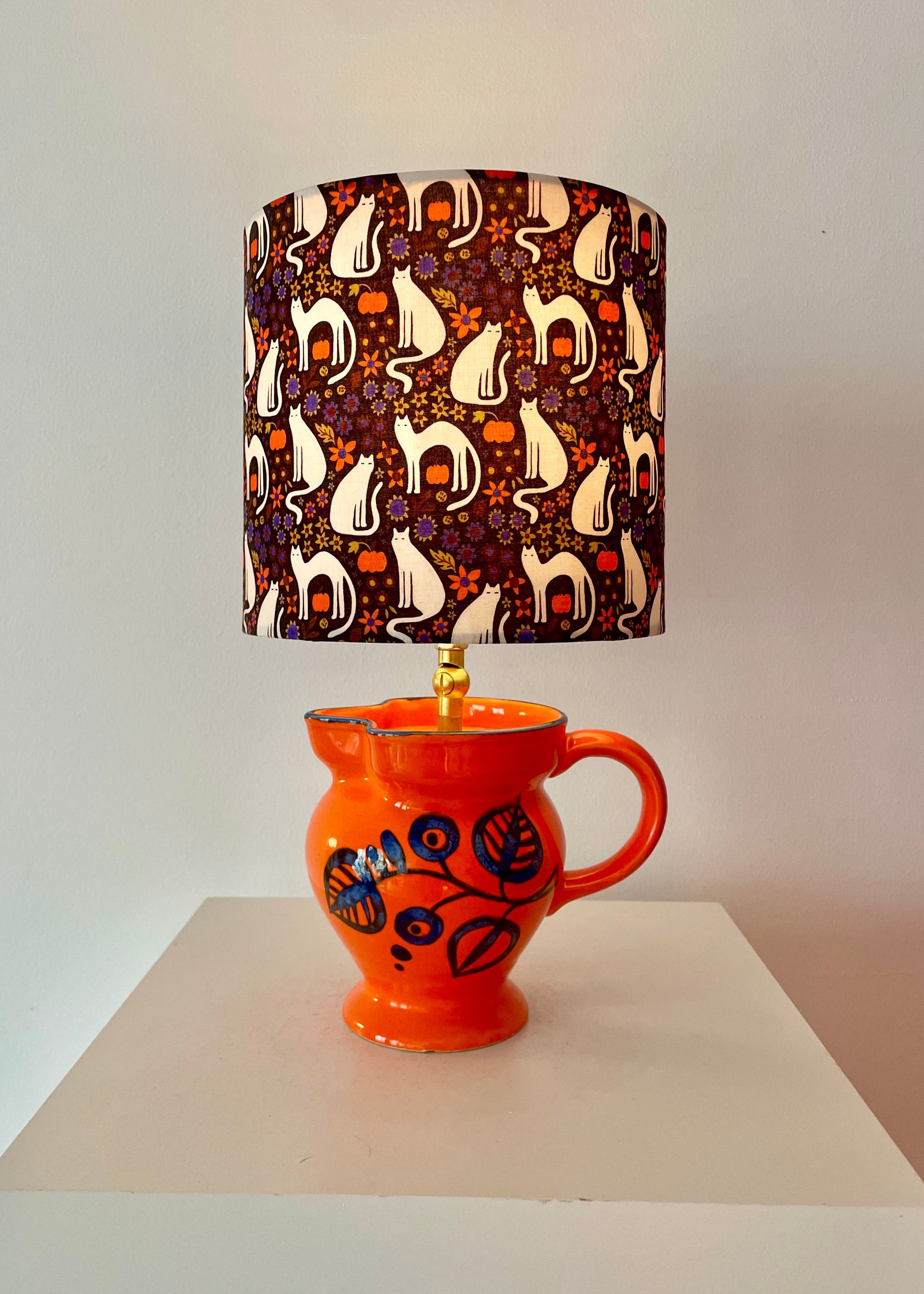 Kabellose Vasenlampe – 70er Jahre Majolika-Kanne | 37 cm
