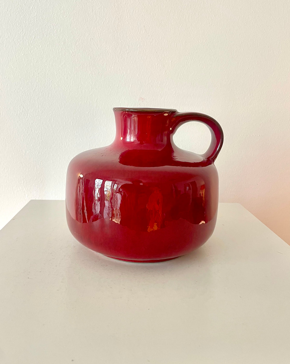 Upgecykelte Tischlampe - kabellos - aus einer Vintage Vase mit rotem Korallenstoff