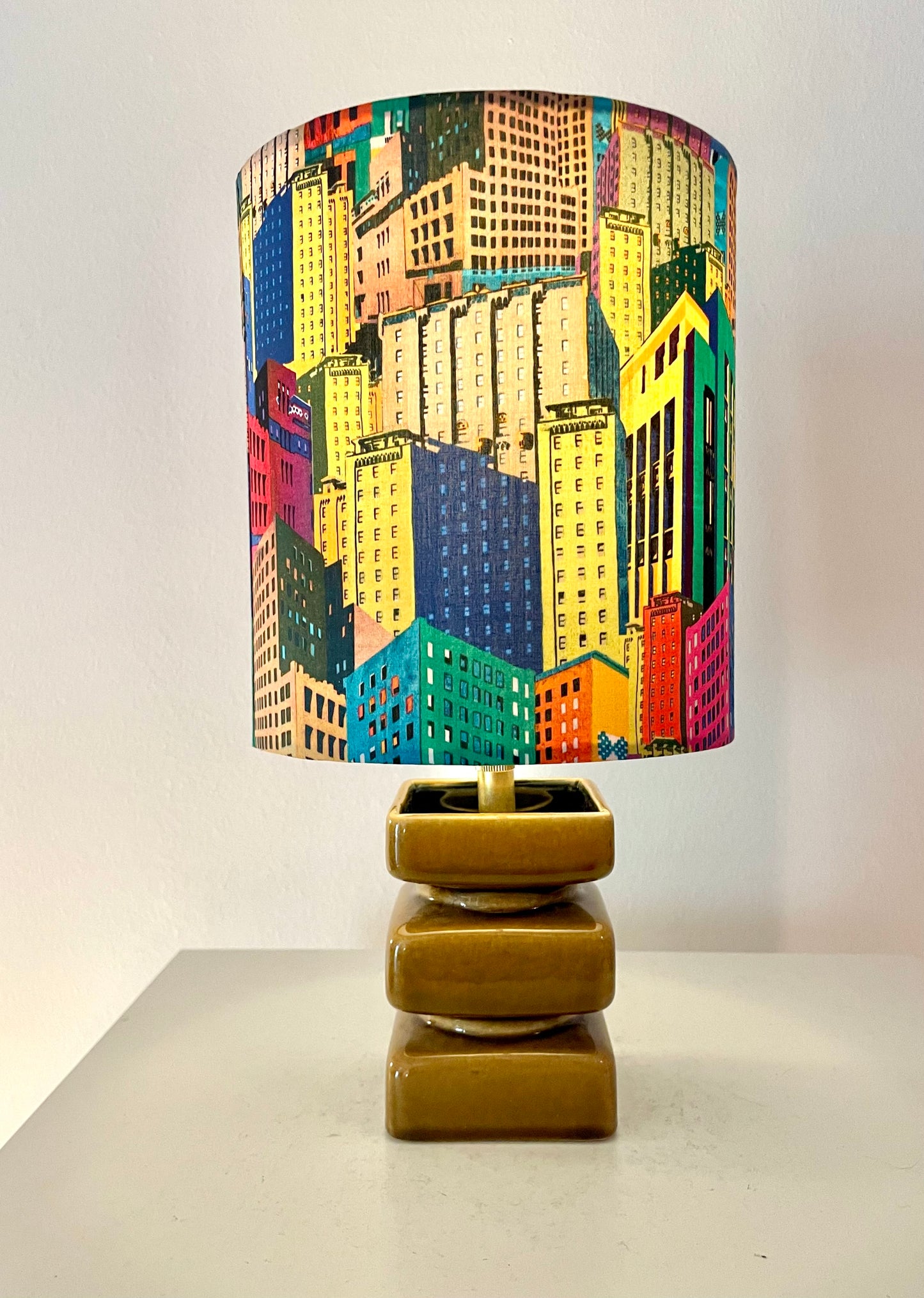 Upgecycelte Tischlampe – Cityscape Collection - einer originalen Keramikvase von Cari Zalloni, einem der bedeutenden Designer der deutschen Nachkriegsmoderne