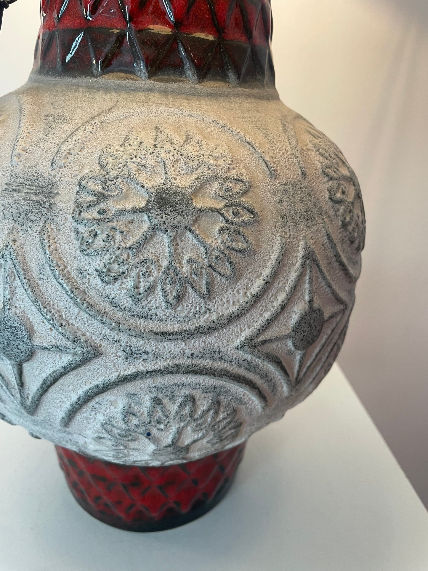 Große Fat Lava Tischlampe aus Bay Reliefvase von Bodo Mans