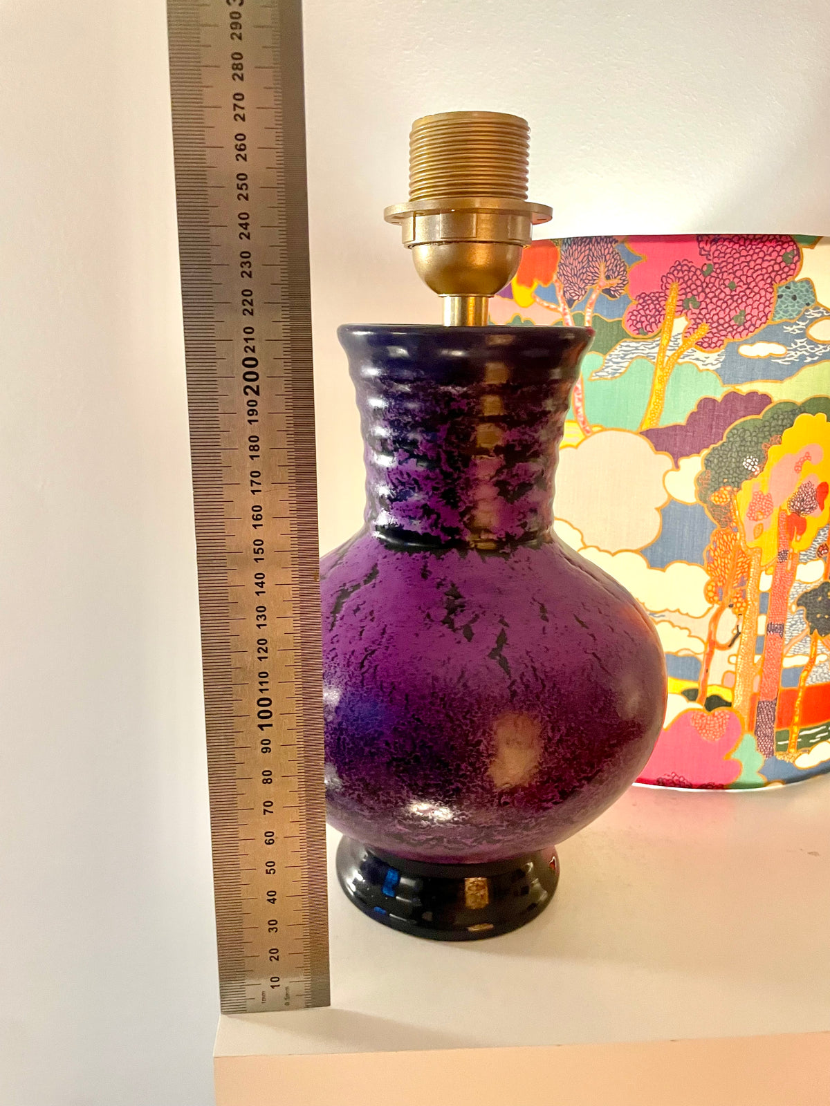 The Archive Collection: Kabellose Tischlampe aus Marei Vase mit Lampenschirm aus Liberty-Stoff