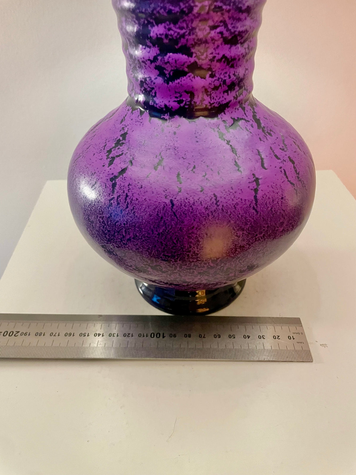 The Archive Collection: Kabellose Tischlampe aus Marei Vase mit Lampenschirm aus Liberty-Stoff