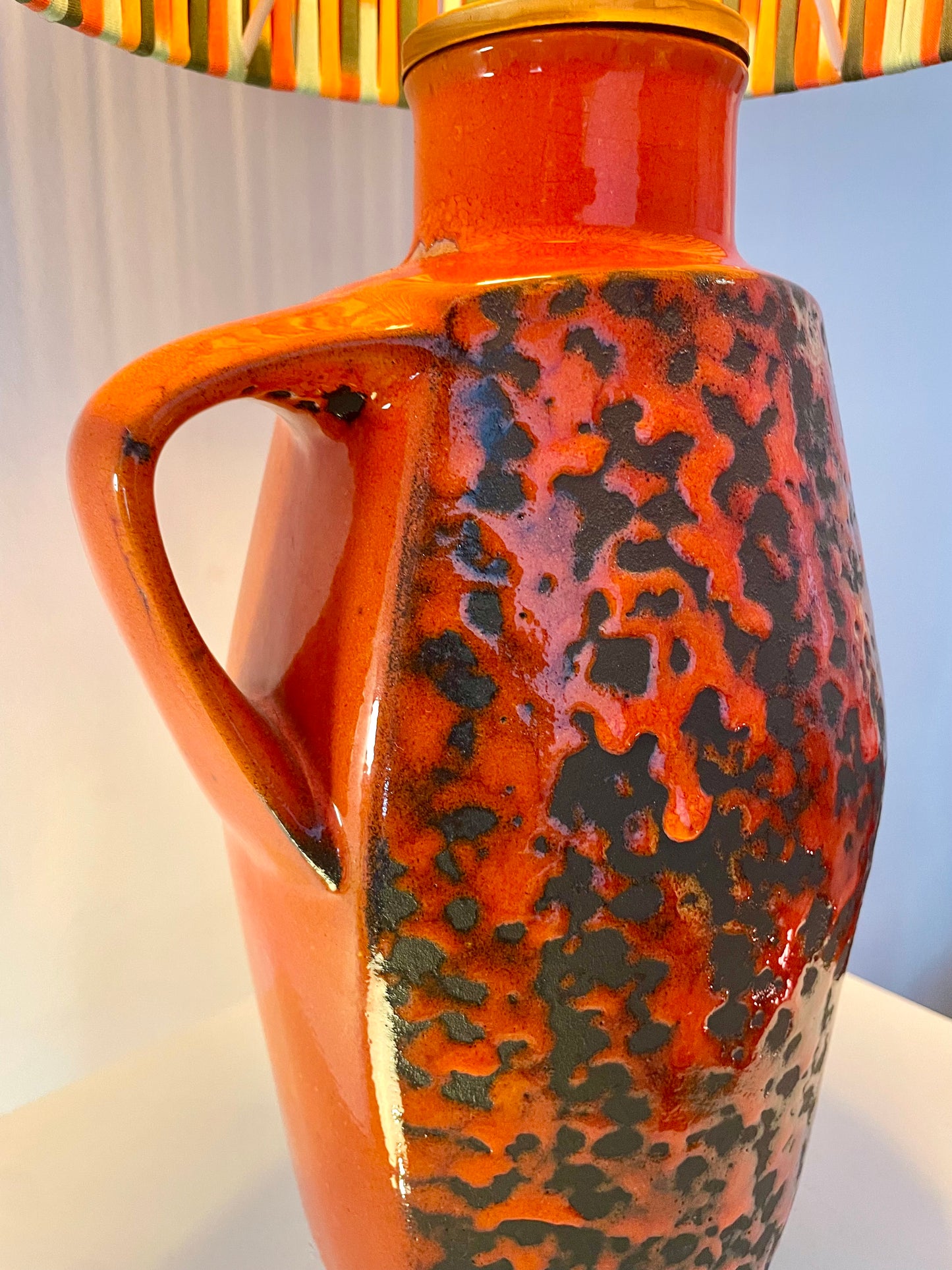 Fat Lava 70er Jahre Tischlampe von S.P. Gerz - mit Pop Weave Schirm