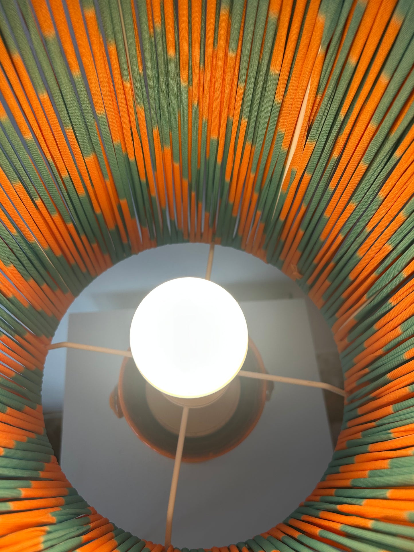 Uebelacker vase as a cordless table lamp