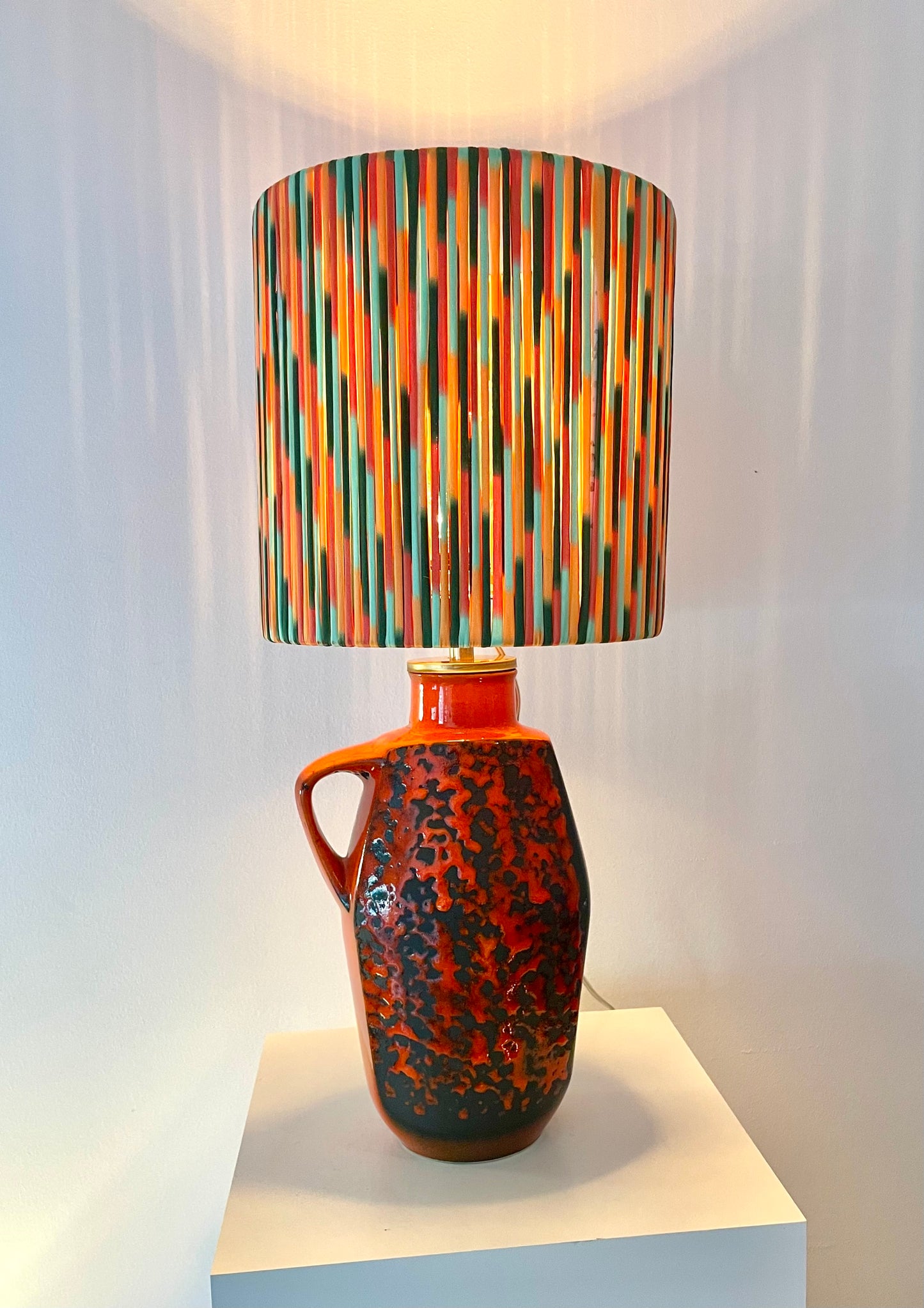 Fat Lava 70er Jahre Tischlampe von S.P. Gerz - mit Pop Weave Schirm