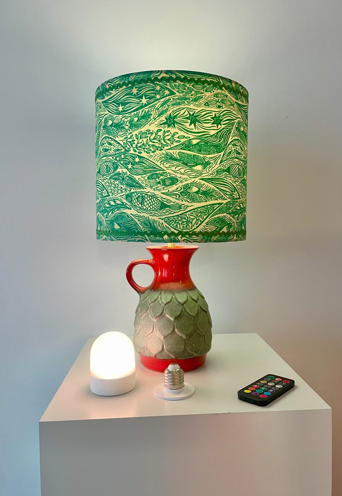Kabellose Jasba Tischlampe - West German Pottery mit Fisch-Dekor |41 cm