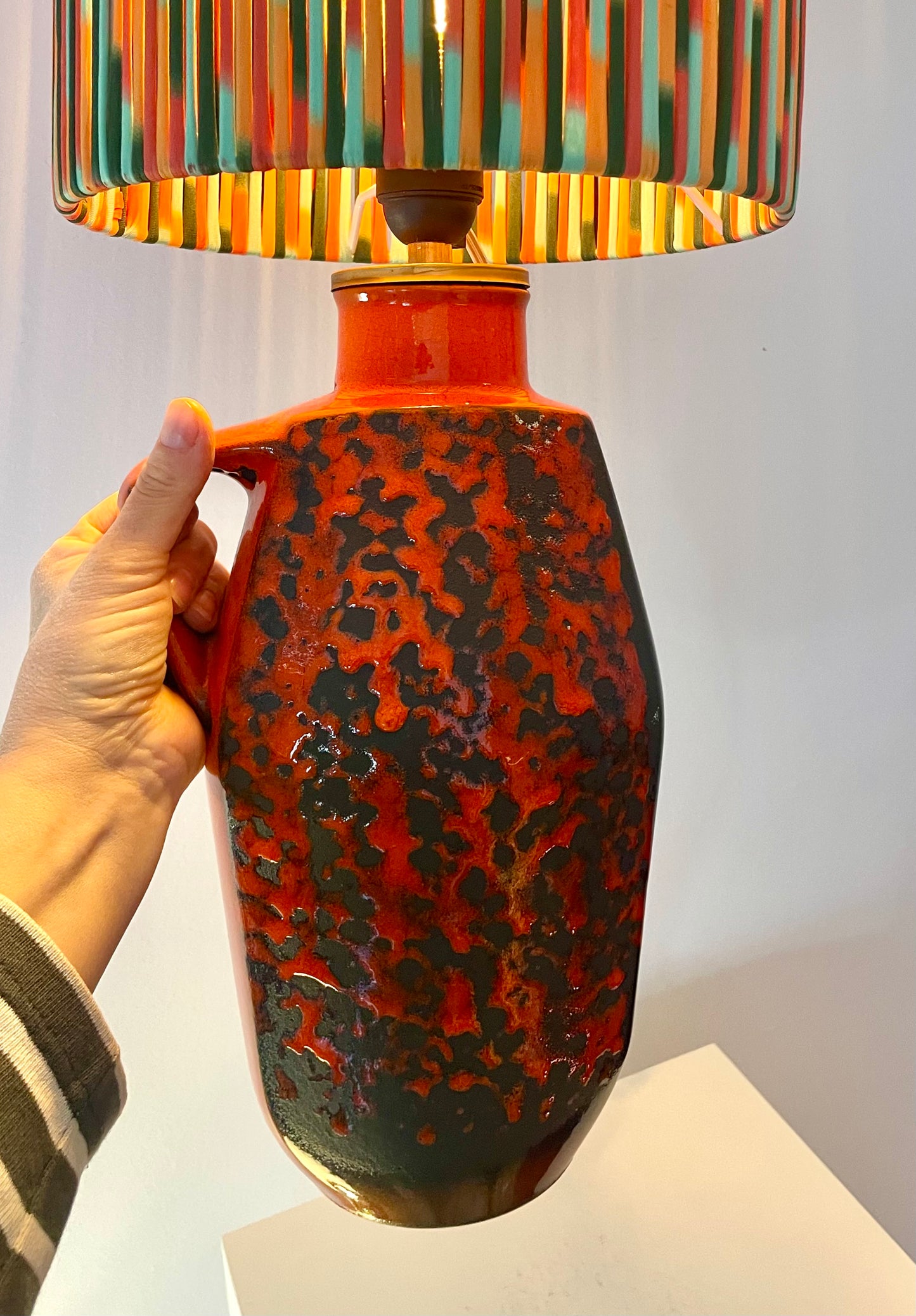 Fat Lava 70er Jahre Tischlampe von S.P. Gerz - mit Pop Weave Schirm