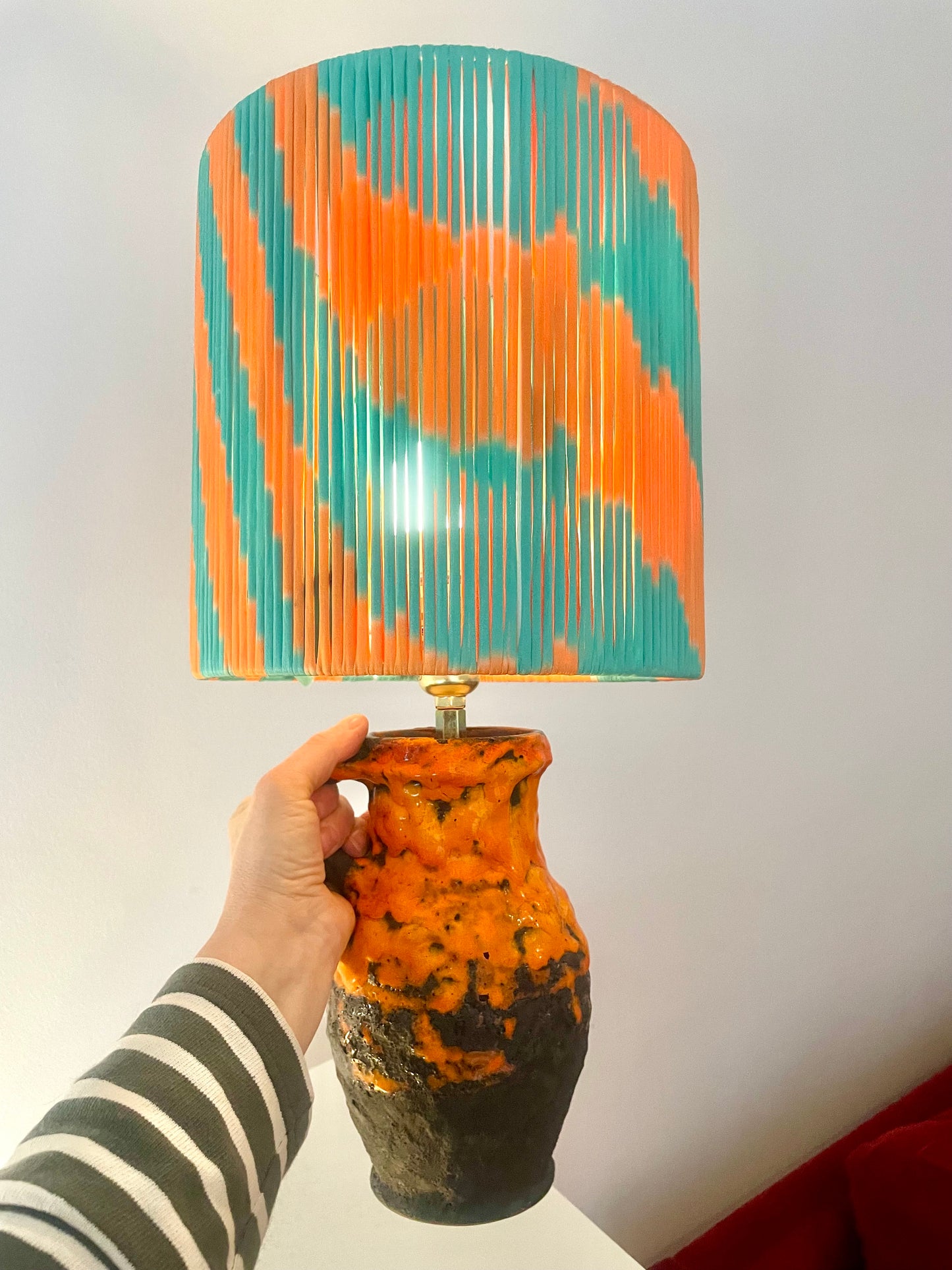 Kabellose Vasenlampe aus West German Pottery – Fat Lava Krug | Pop Weave Collection