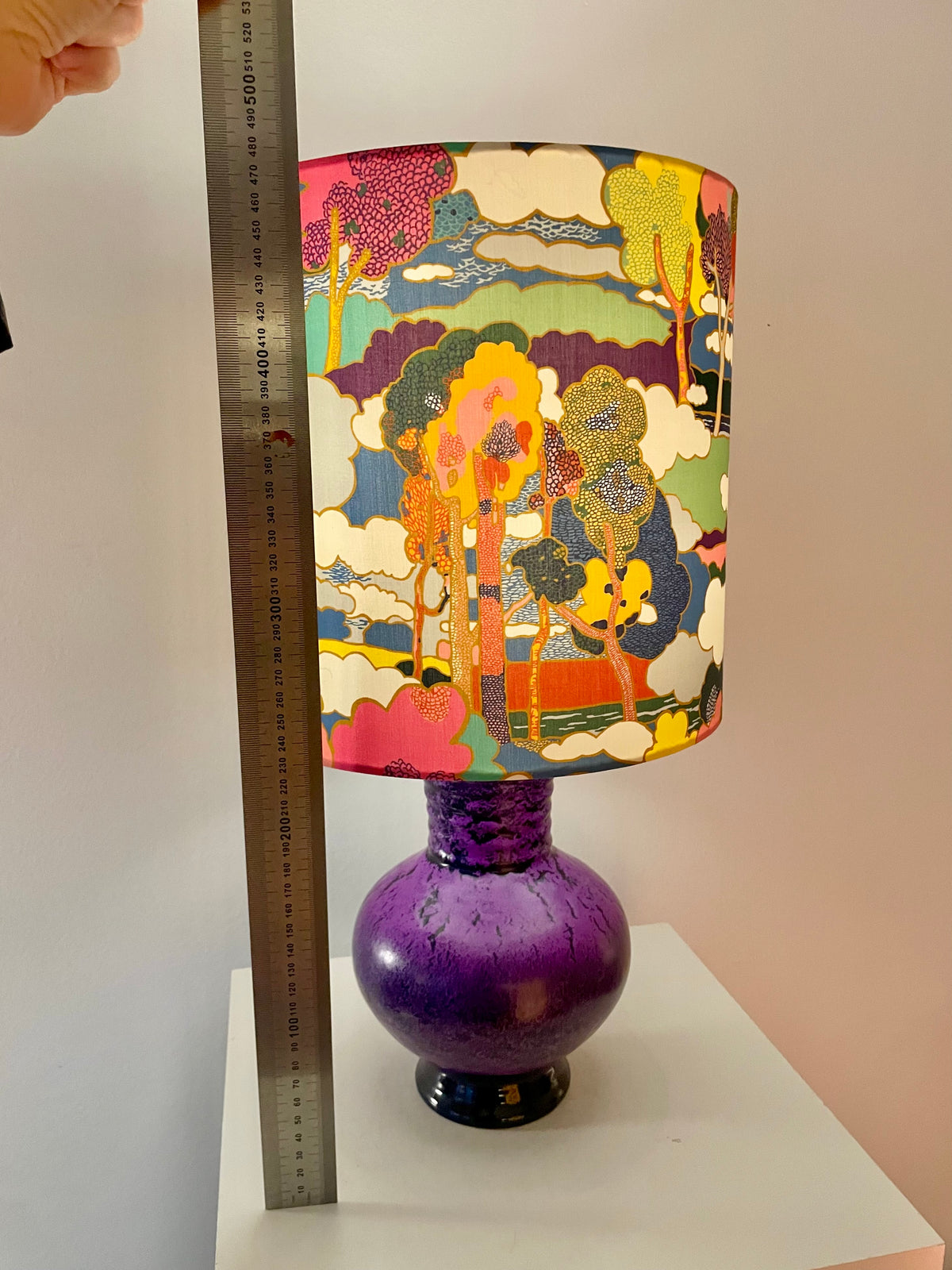 The Archive Collection: Kabellose Tischlampe aus Marei Vase mit Lampenschirm aus Liberty-Stoff